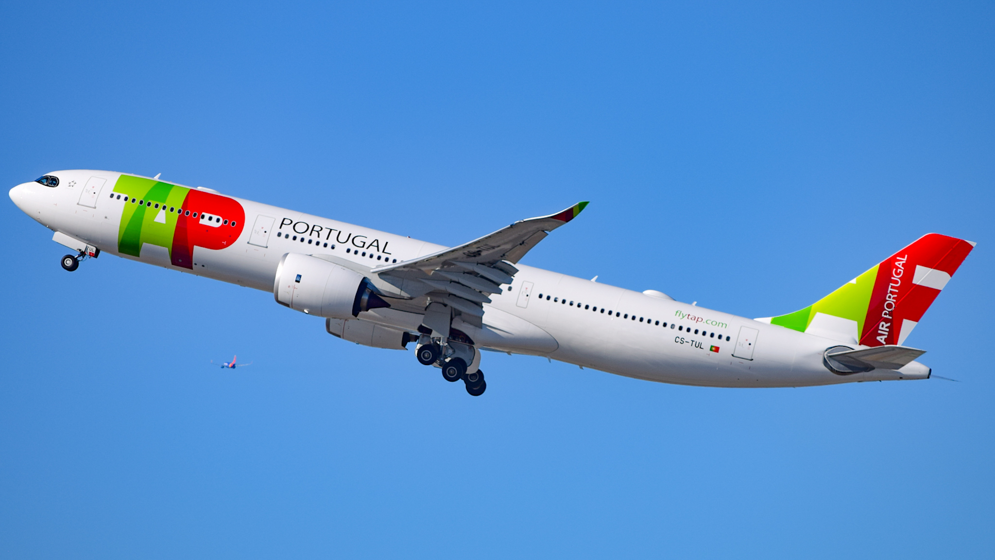 Full size: TAP Air Portugal Airbus A330-900 CS-TUL at San Francisco International Airport