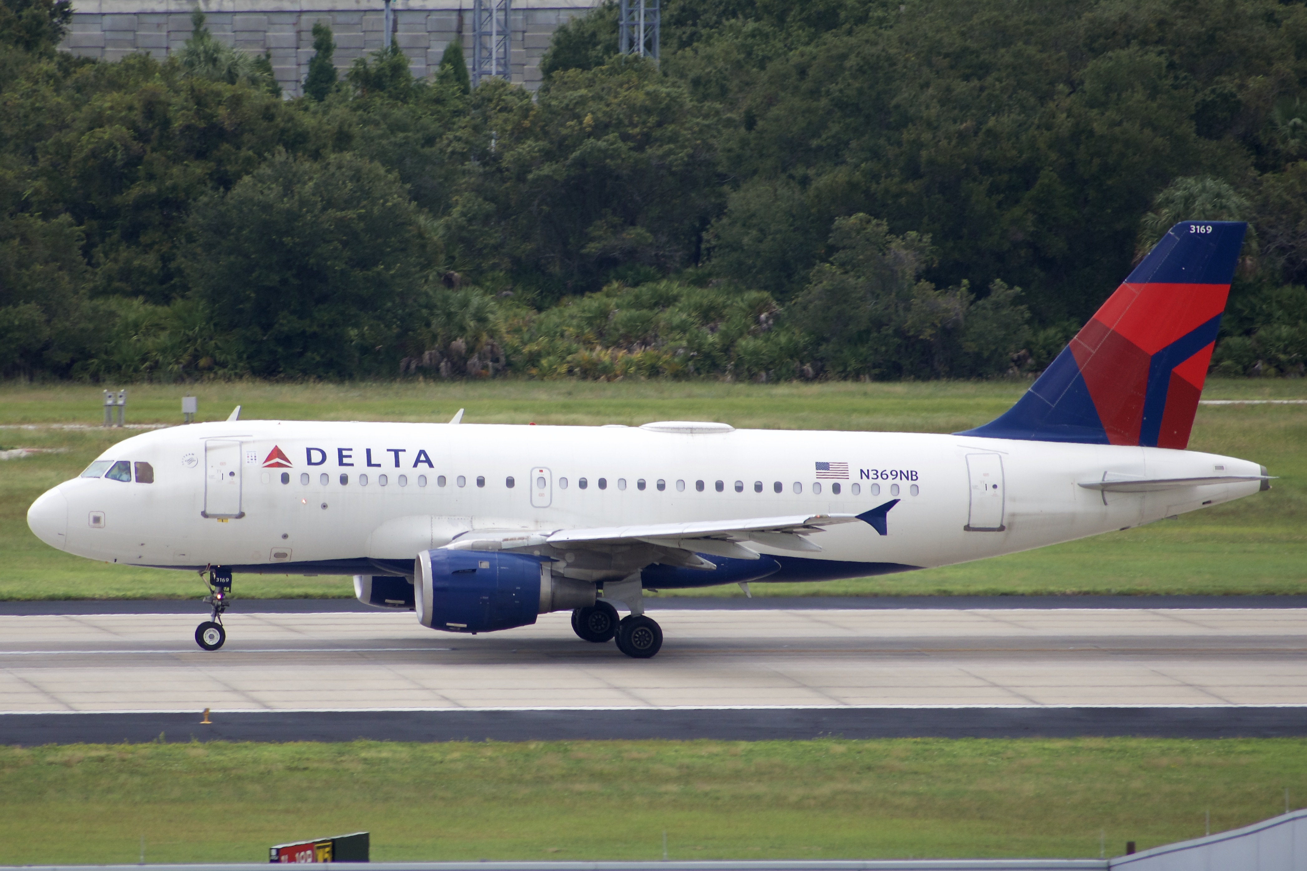 Full size: Delta Airlines Airbus A319 N369NB at Tampa International Airport