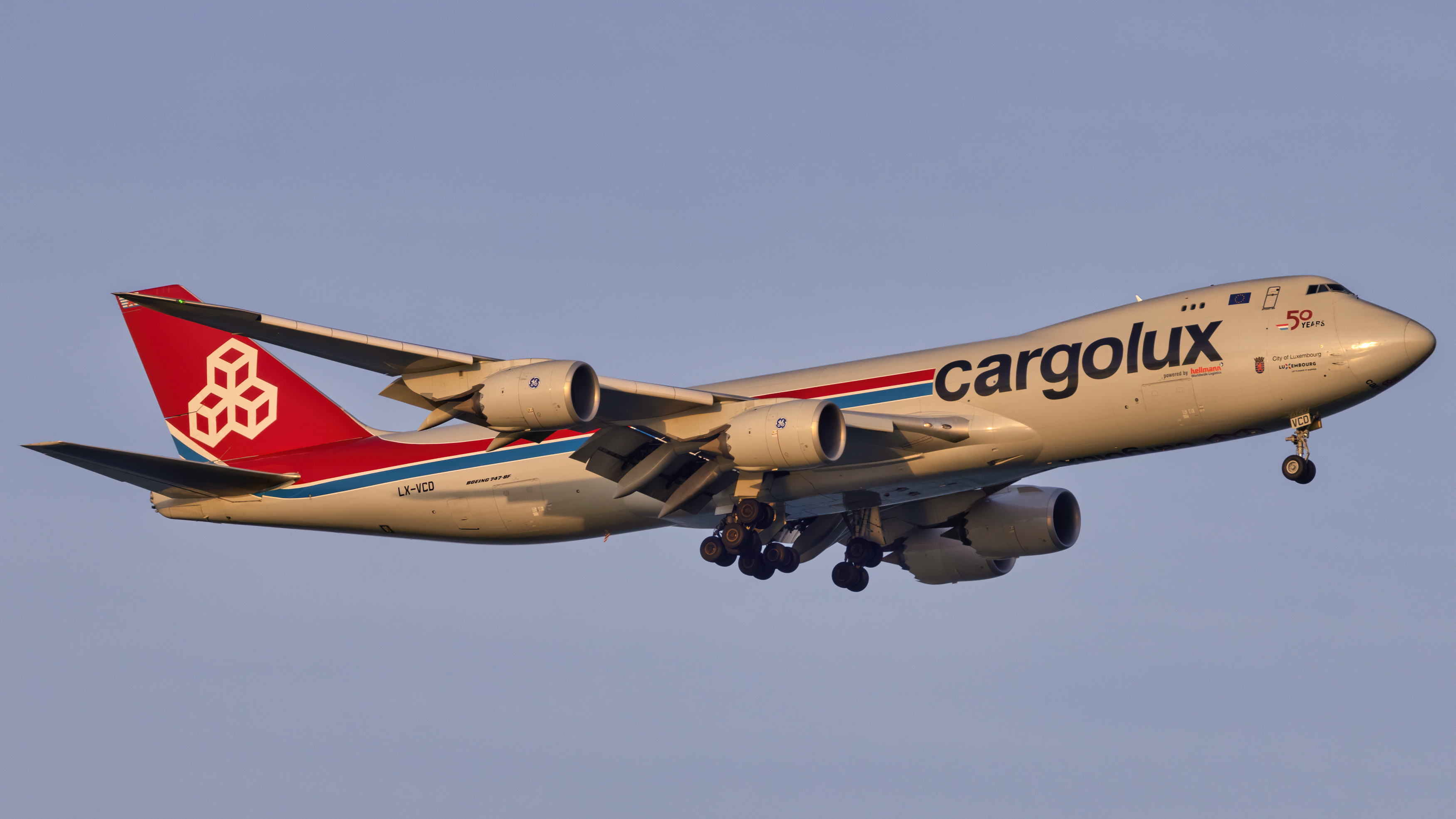 Full size: CargoLux Boeing 747-8F LX-VCD at Singapore-Changi Airport