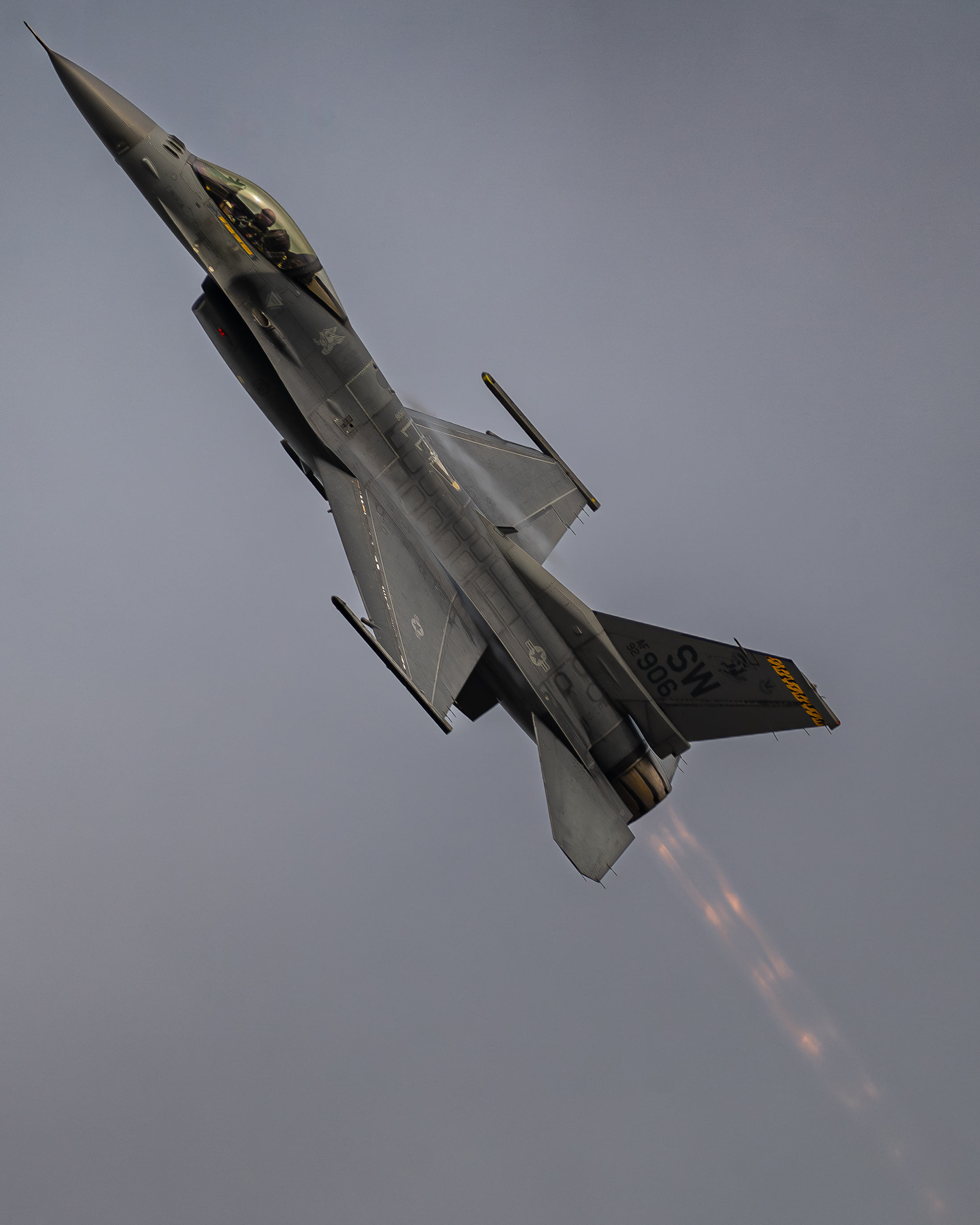 Full size: USAF - United States Air Force General Dynamics F-16 Fighting Falcon 92-3906 at Not Applicable