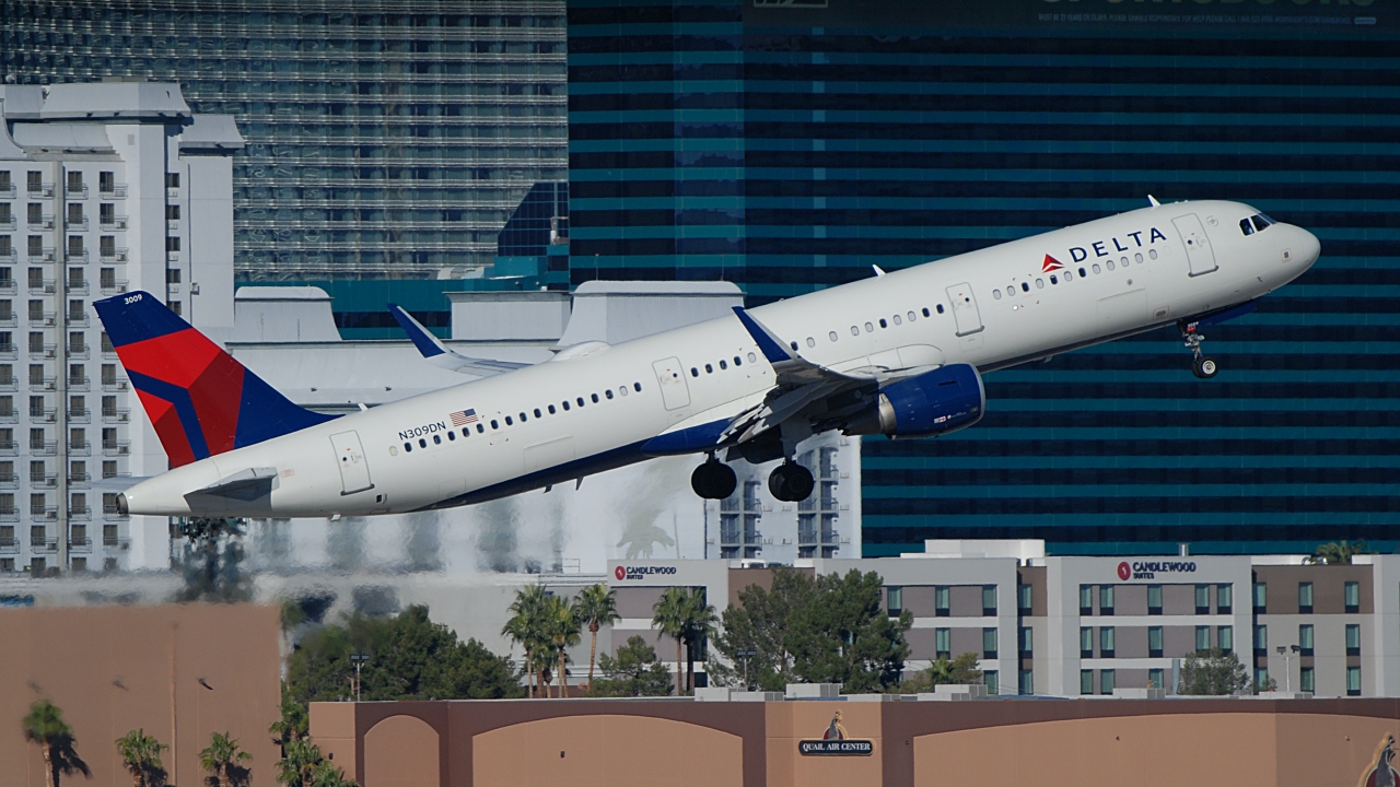 Full size: Delta Airlines Airbus A321-200 N309DN at Harry Reid International Airport