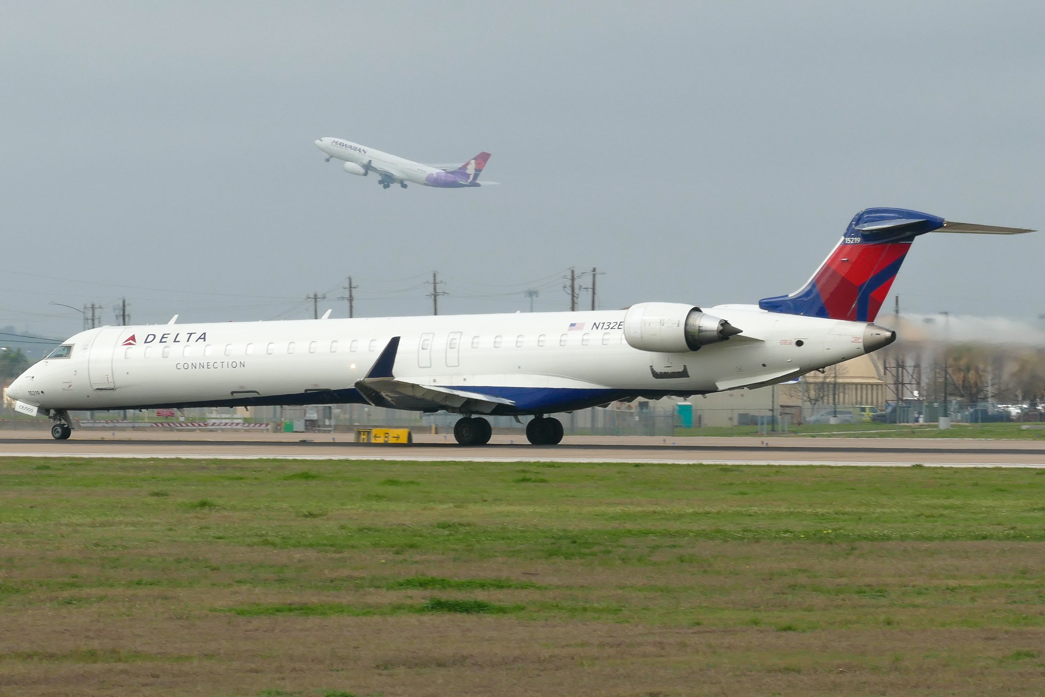 Full size: Delta Connection Mitsubishi CRJ-900 N132EV at Austin-Bergstrom International Airport