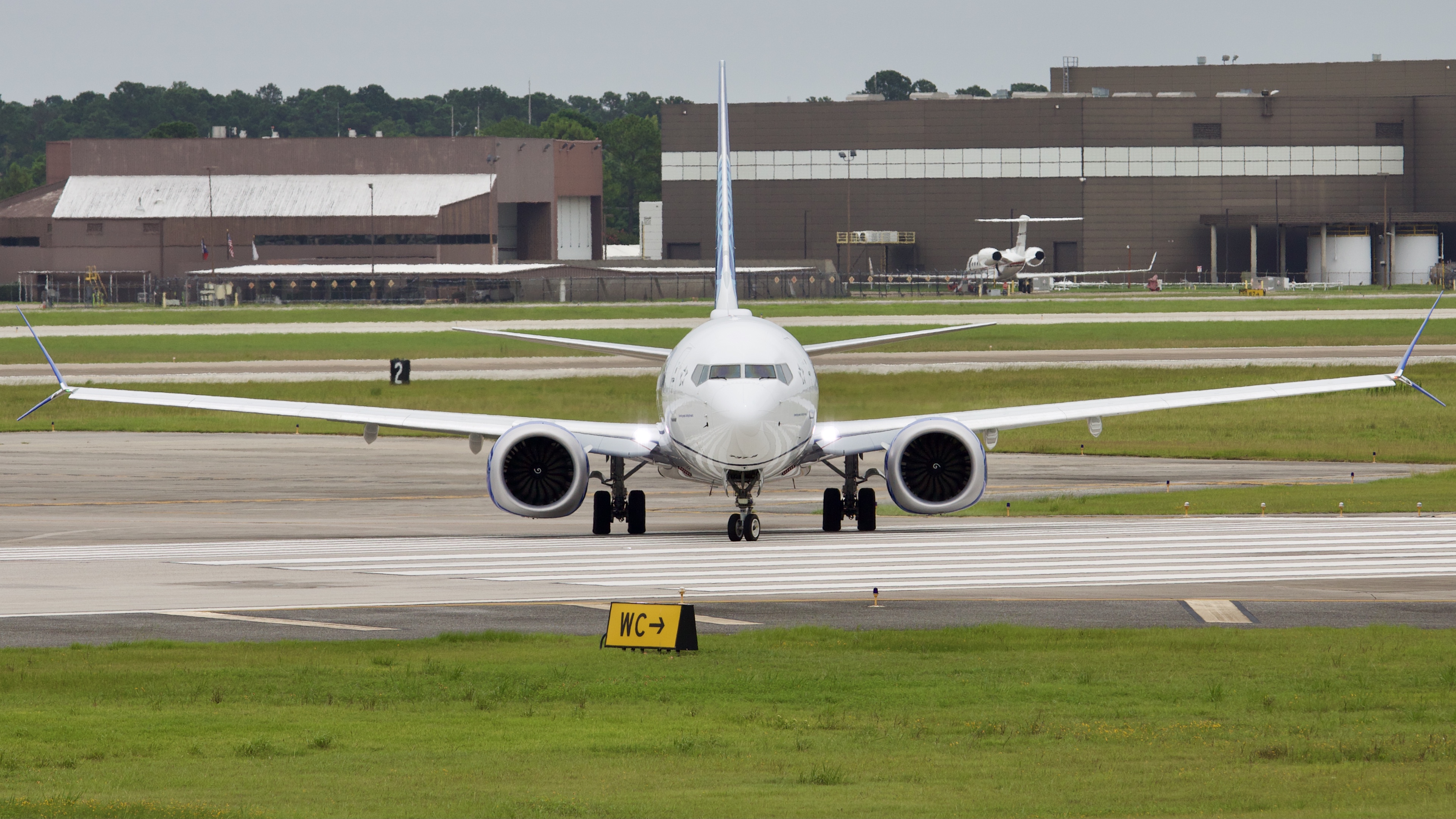 Full size: United Airlines Boeing 737 MAX 9 N27526 at Houston-George Bush Intercontinental Airport