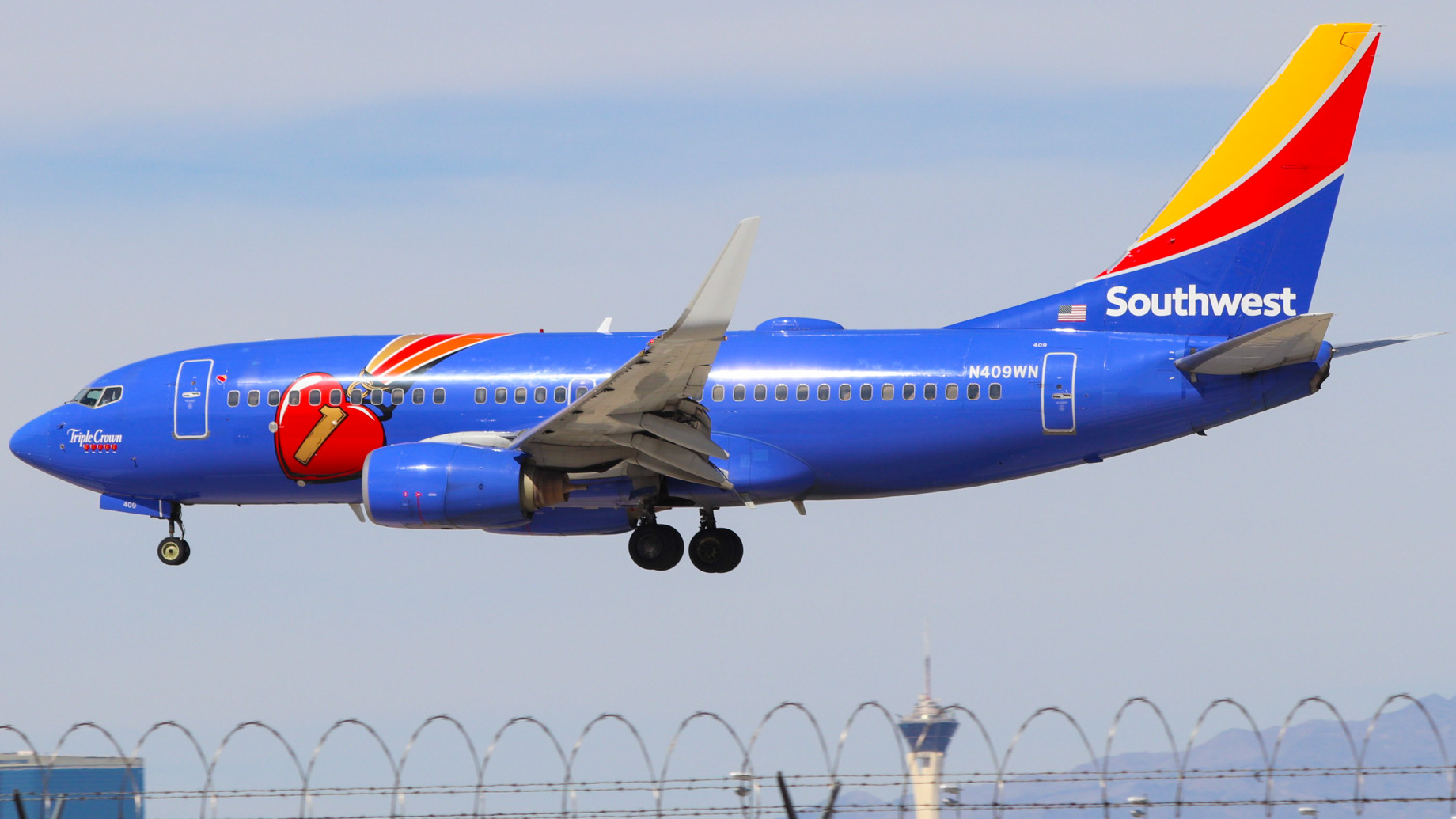 Full size: Southwest Airlines Boeing 737-700 N409WN at Harry Reid International Airport
