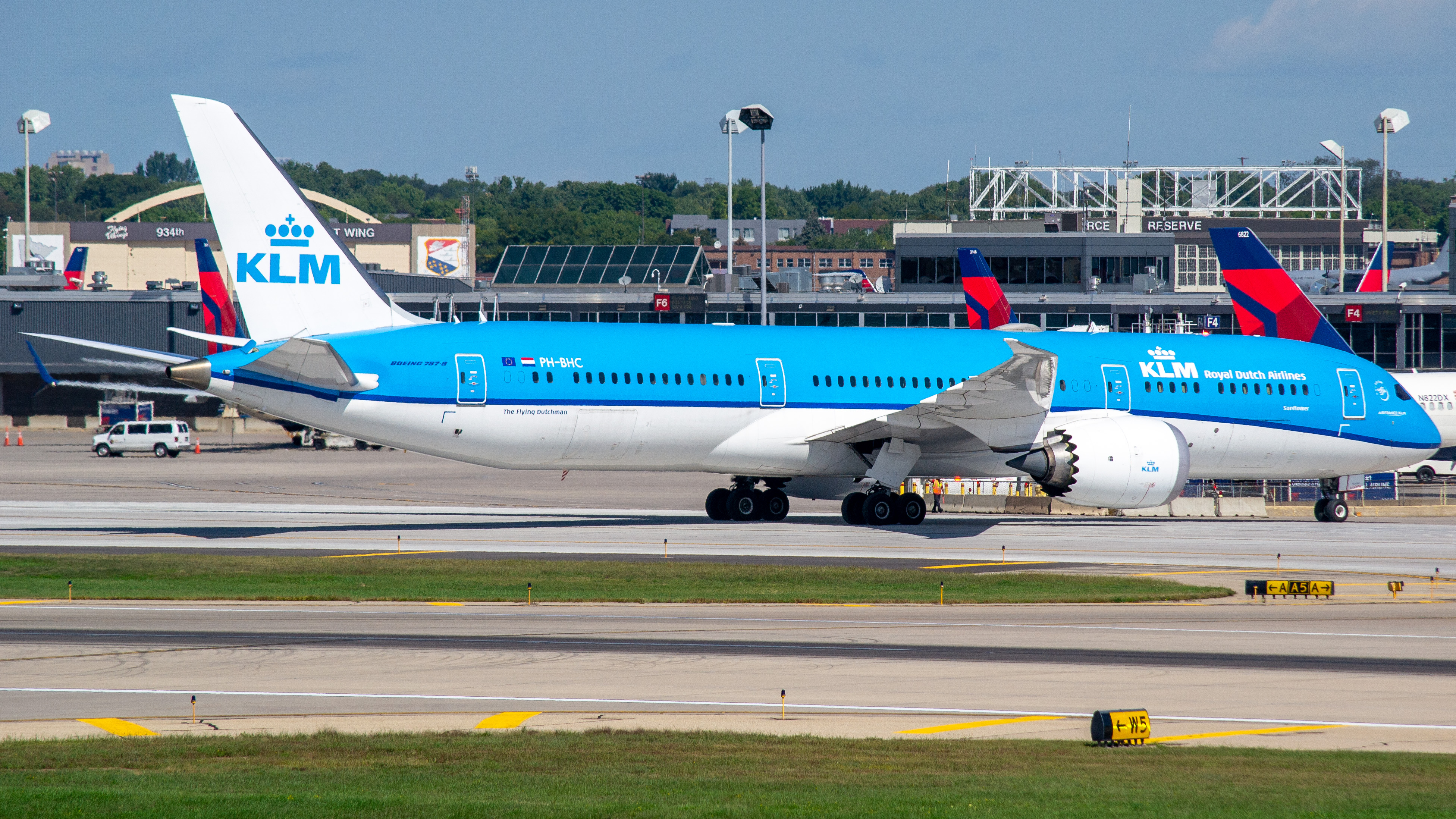 Full size: KLM Boeing 787-9 PH-BHC at Minneapolis-St Paul International/Wold-Chamberlain Airport
