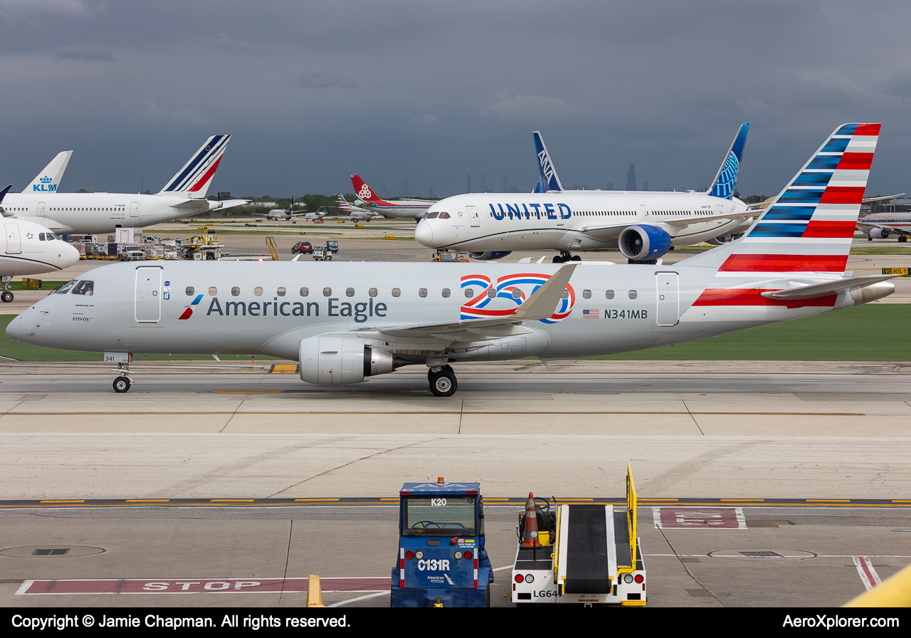 Full size: American Airlines Embraer E175 N341MB at Chicago O'Hare International Airport
