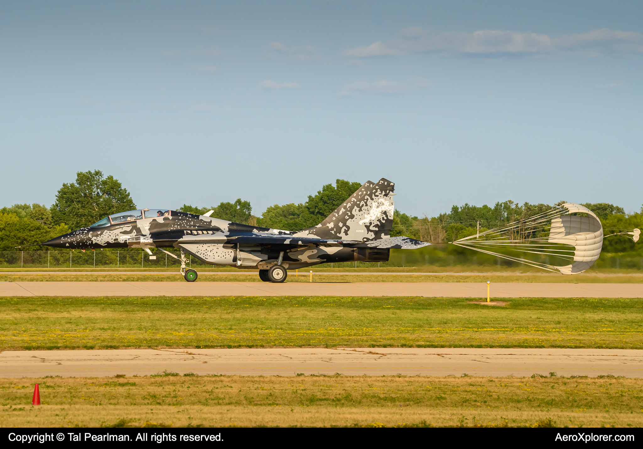 Full size: PRIVATE Mikoyan-Gurevich MiG-29 N29UB at Wittman Regional Airport