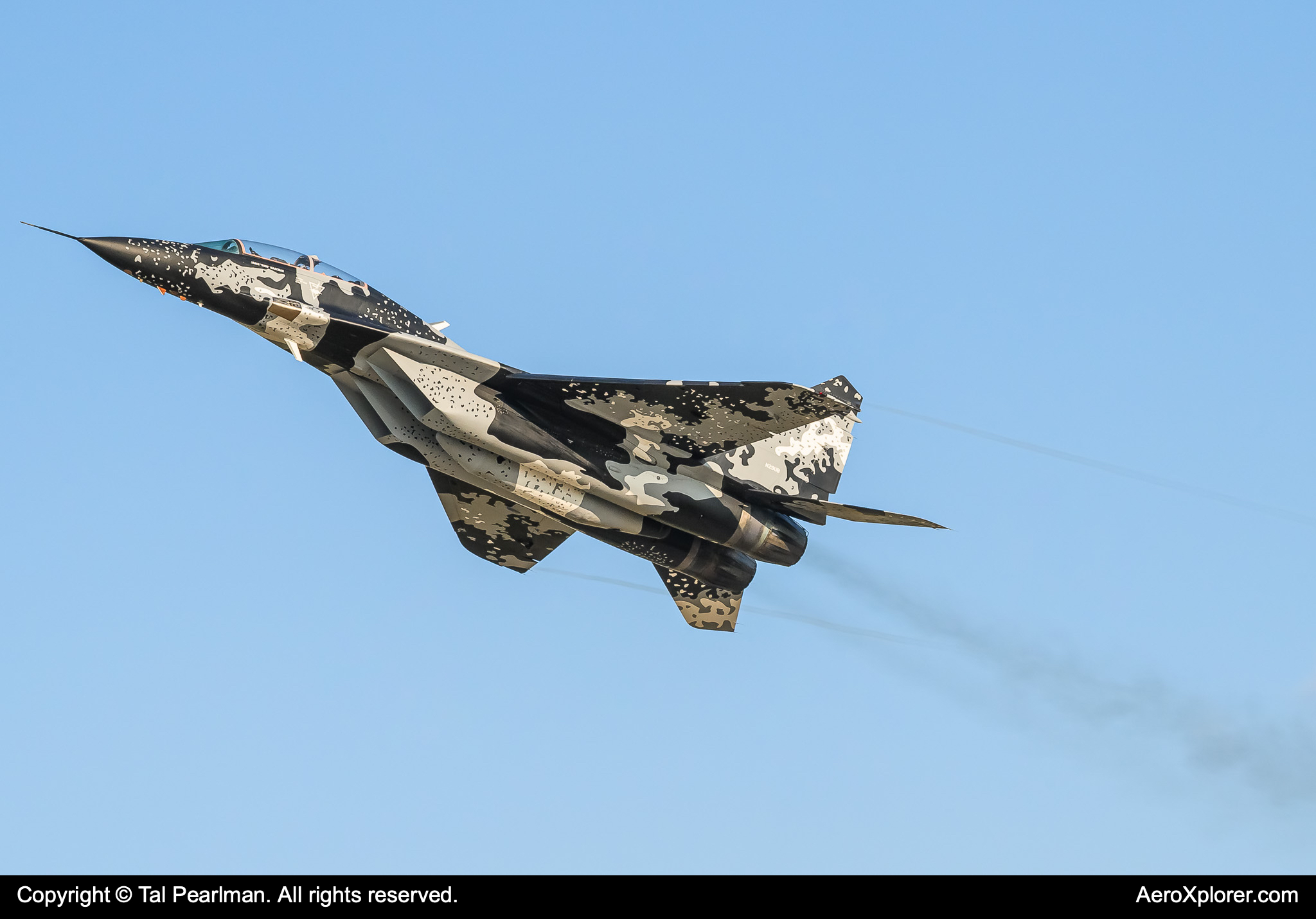 Full size: PRIVATE Mikoyan-Gurevich MiG-29 N29UB at Wittman Regional Airport
