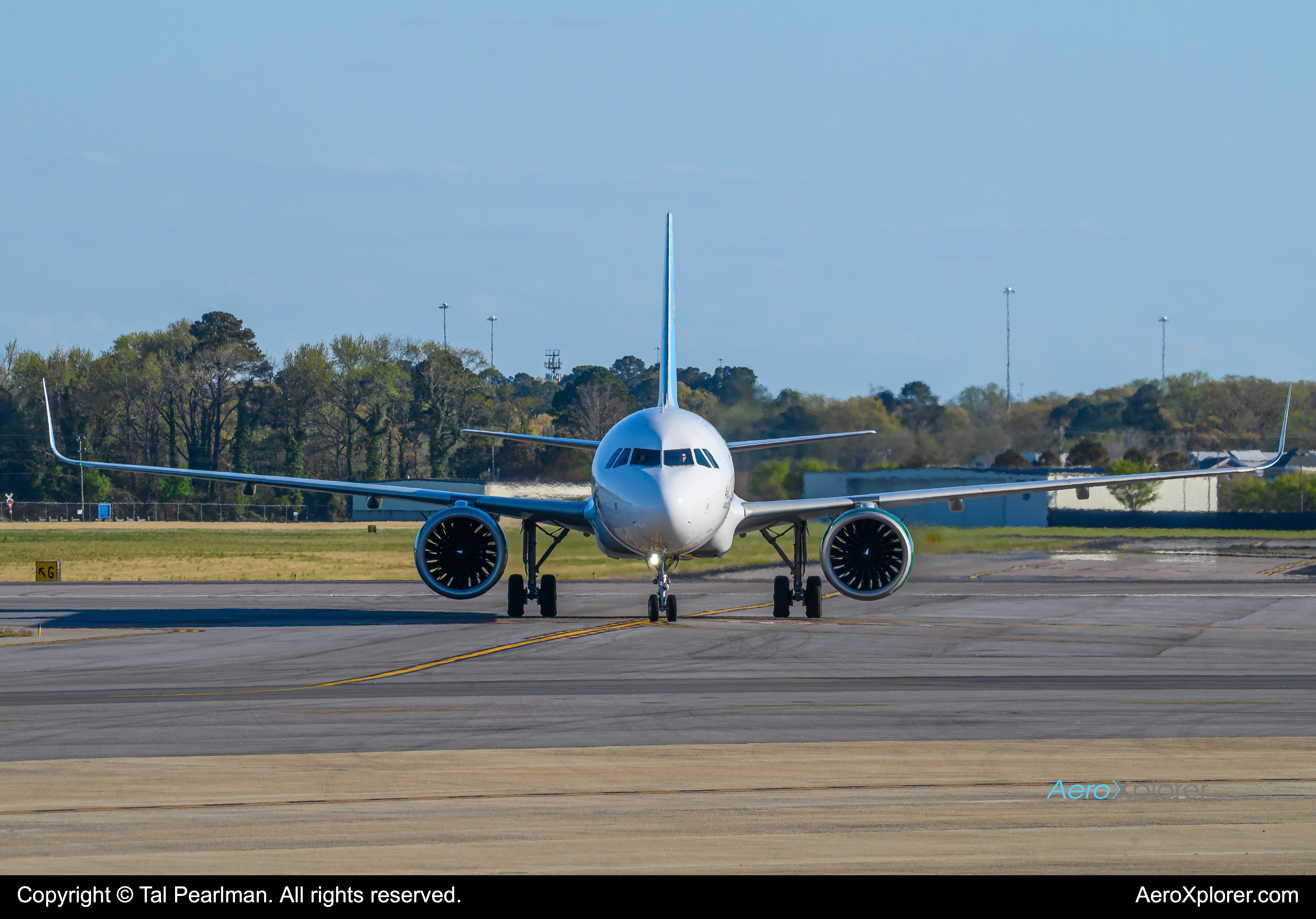 Full size: Frontier Airlines Airbus A321NEO N639FR at Norfolk International Airport