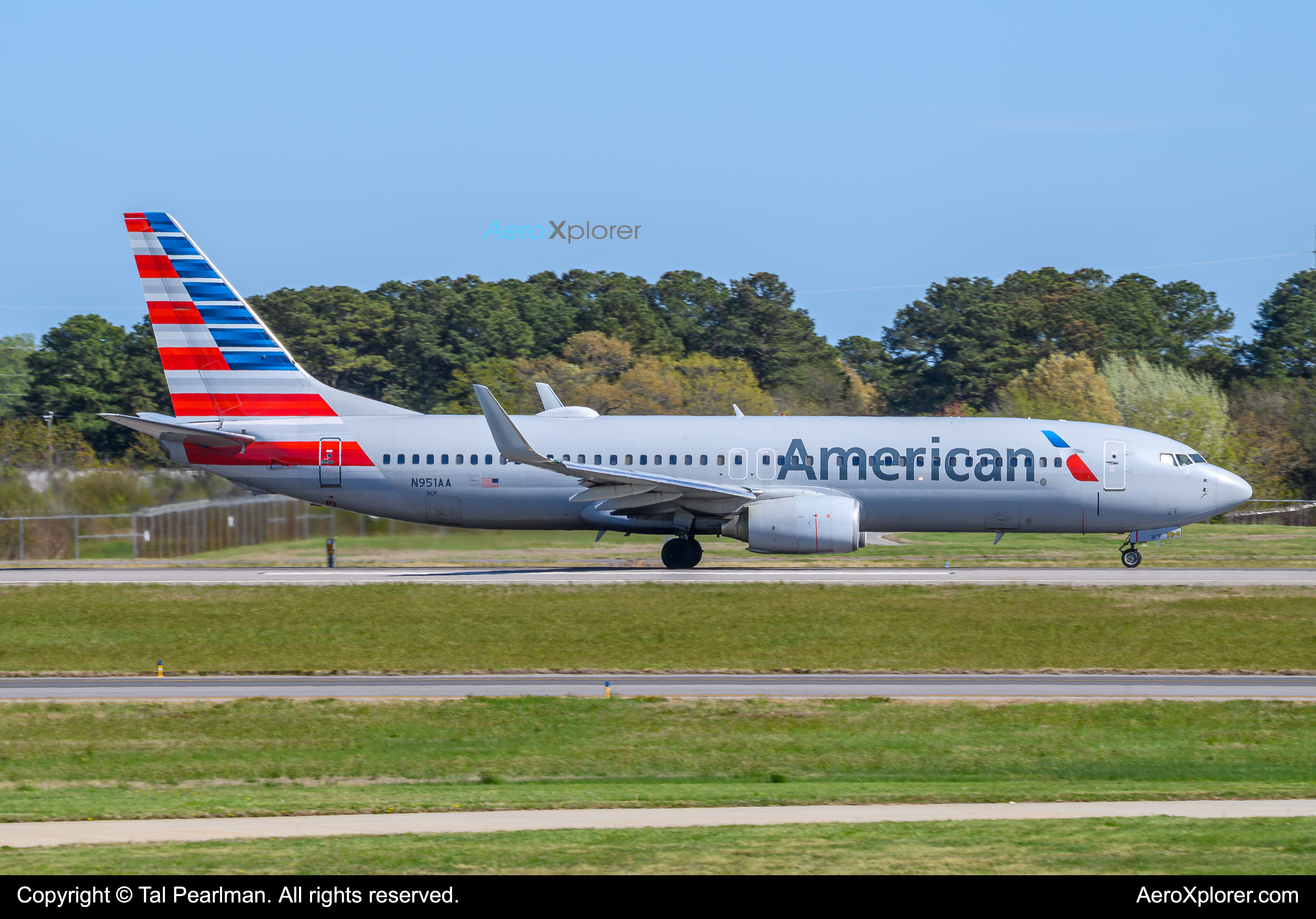 Full size: American Airlines Boeing 737-800 N951AA at Norfolk International Airport