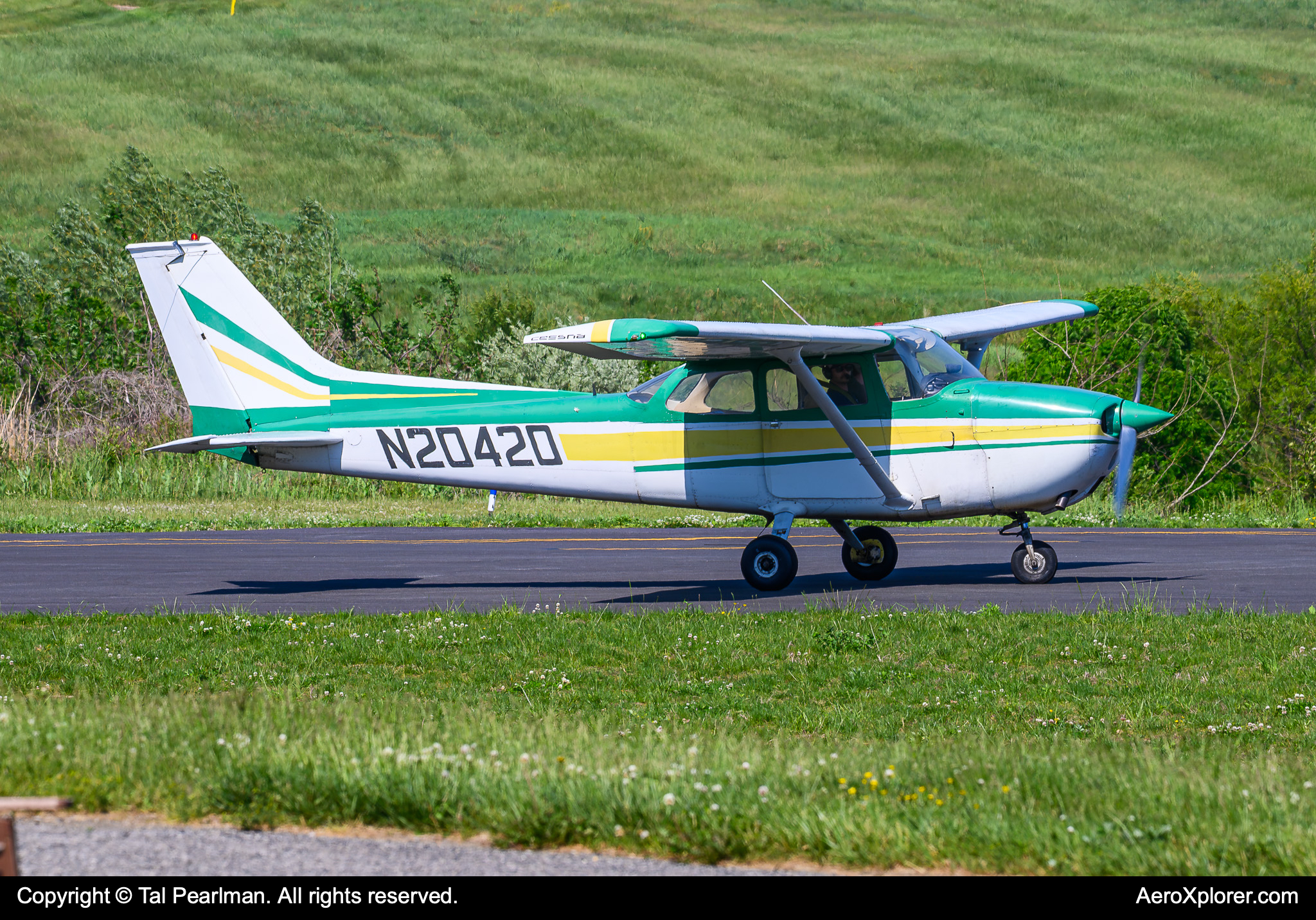 Full size: PRIVATE Cessna 172 N20420 at New Garden Airport