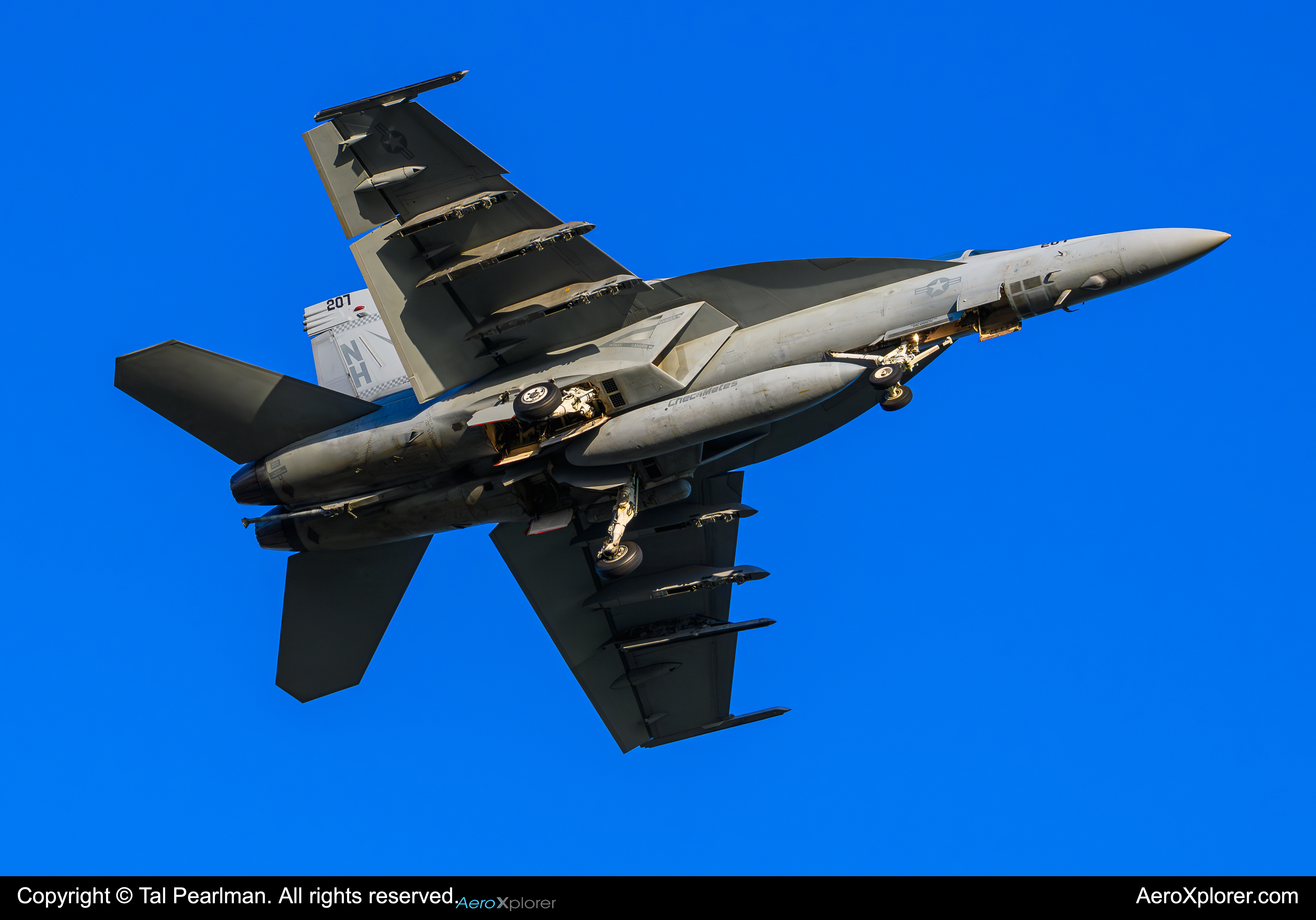 Full size: USN - United States Navy Boeing F/A-18E/F Super Hornet 16-6857 at Oceana Naval Air Station (Apollo Soucek Field)