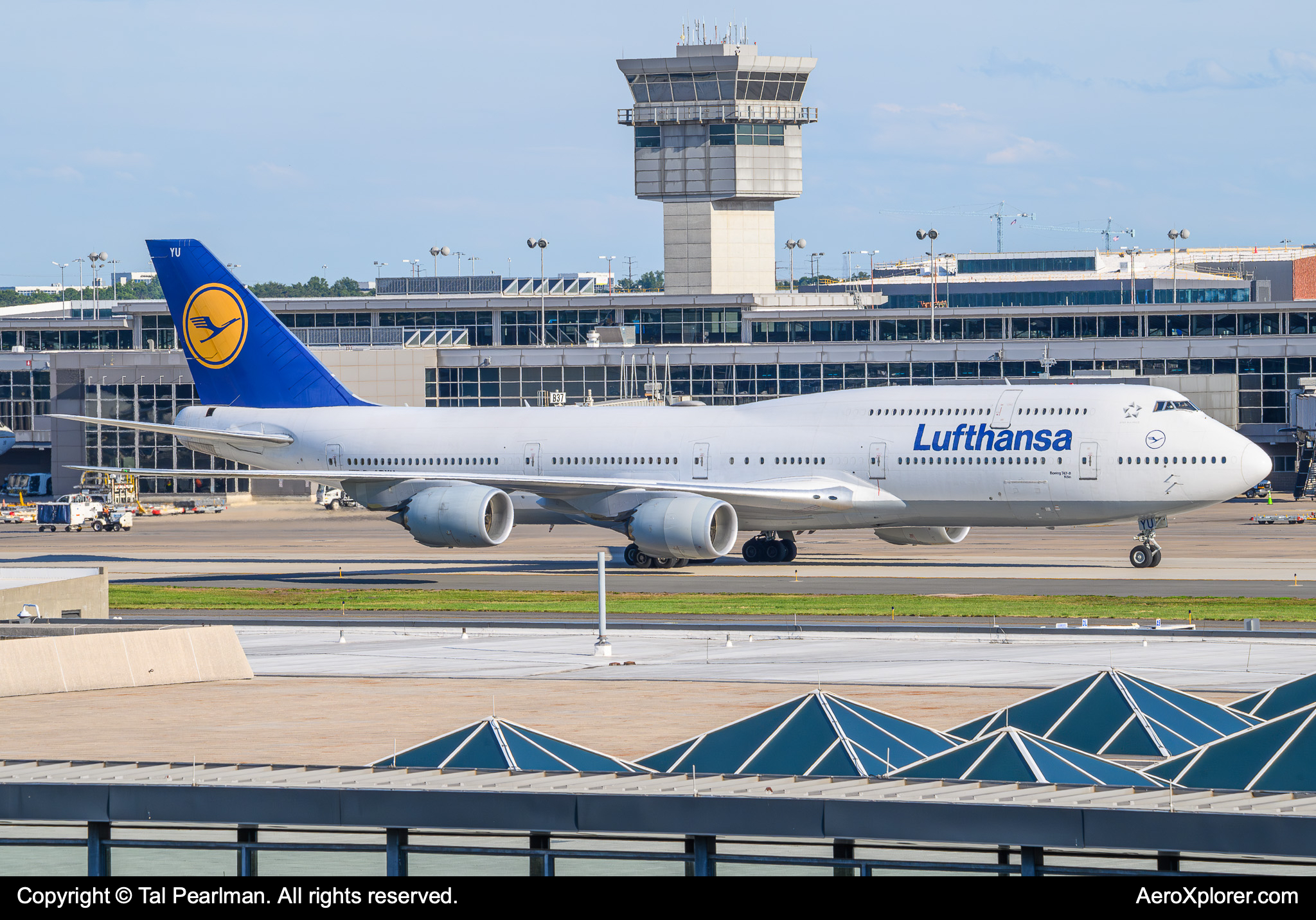 Full size: Lufthansa Boeing 747-8i D-ABYU at Washington Dulles International Airport