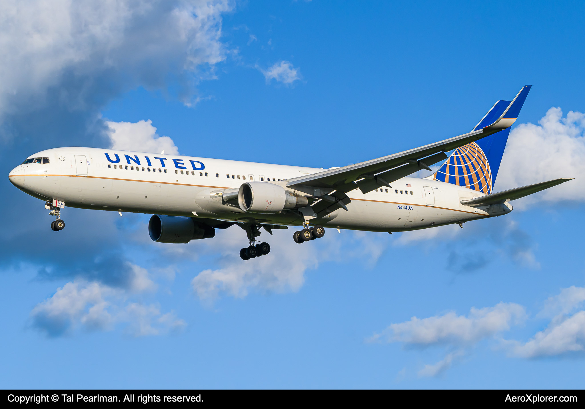 Full size: United Airlines Boeing 767-300ER N644UA at Washington Dulles International Airport