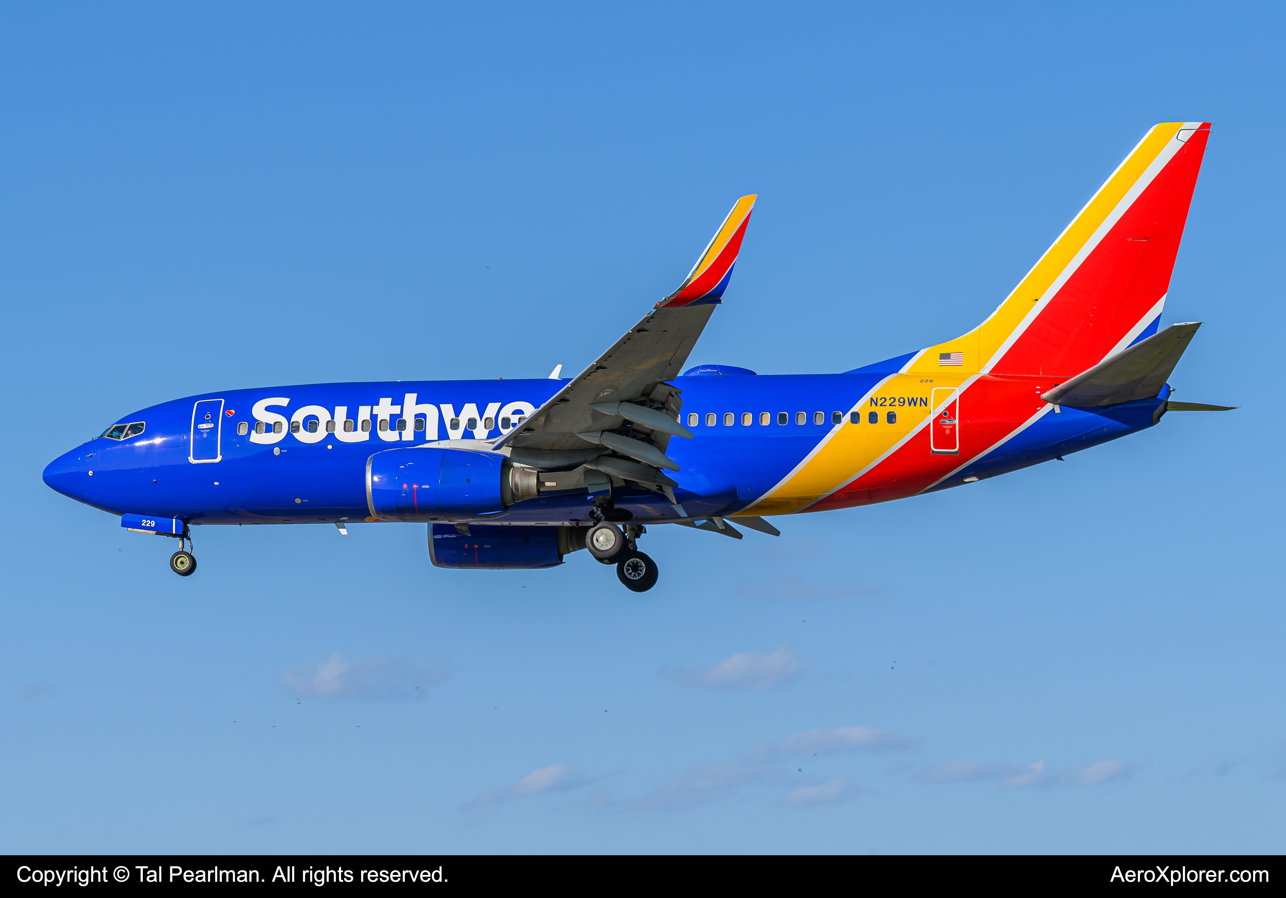 Full size: Southwest Airlines Boeing 737-700 N229WN at Baltimore/Washington International Thurgood Marshall Airport