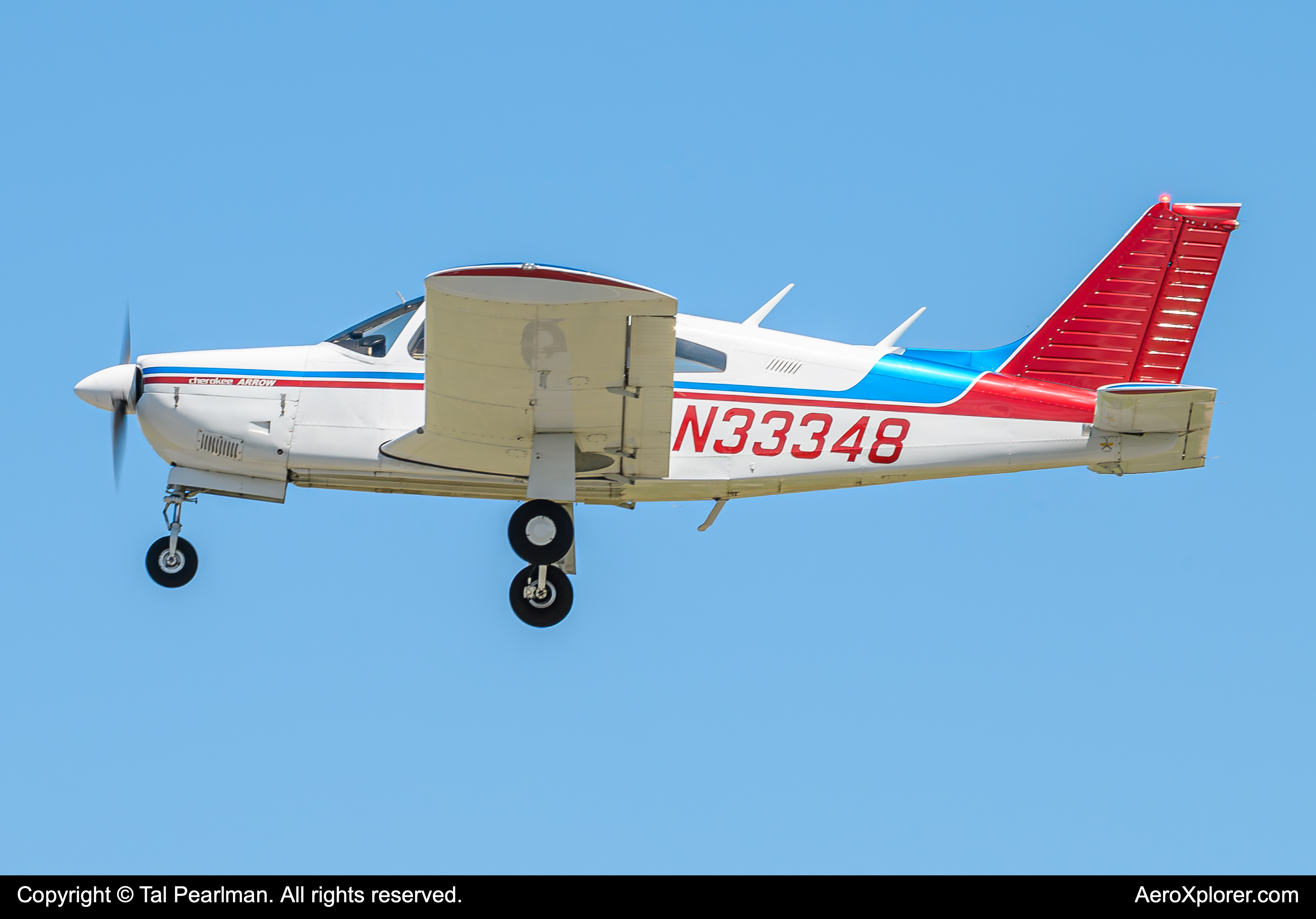 Full size: PRIVATE Piper PA-28 N33348 at Hagerstown Regional Airport-Richard A Henson Field