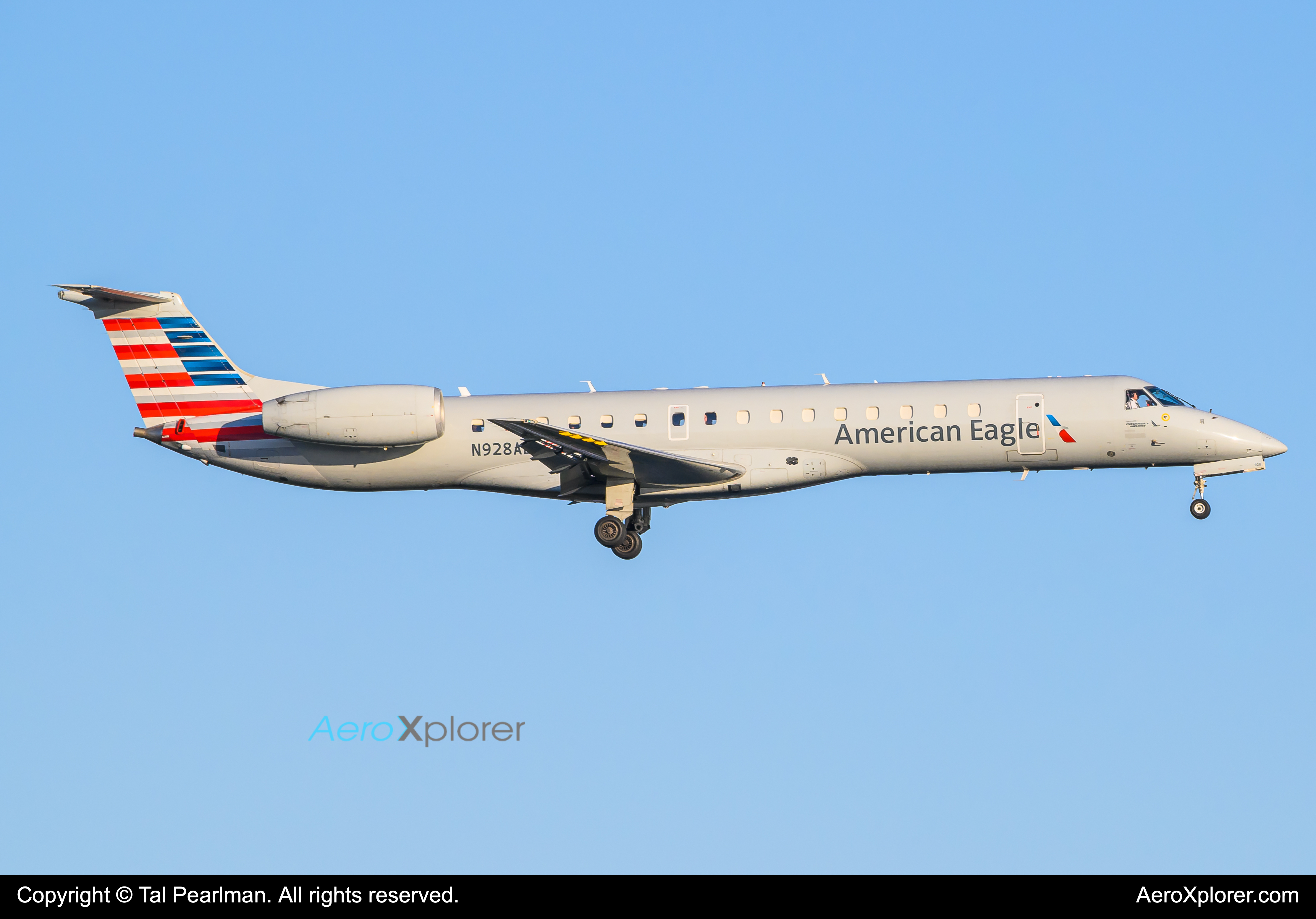 Full size: American Airlines Embraer ERJ-145 N928AE at Norfolk International Airport