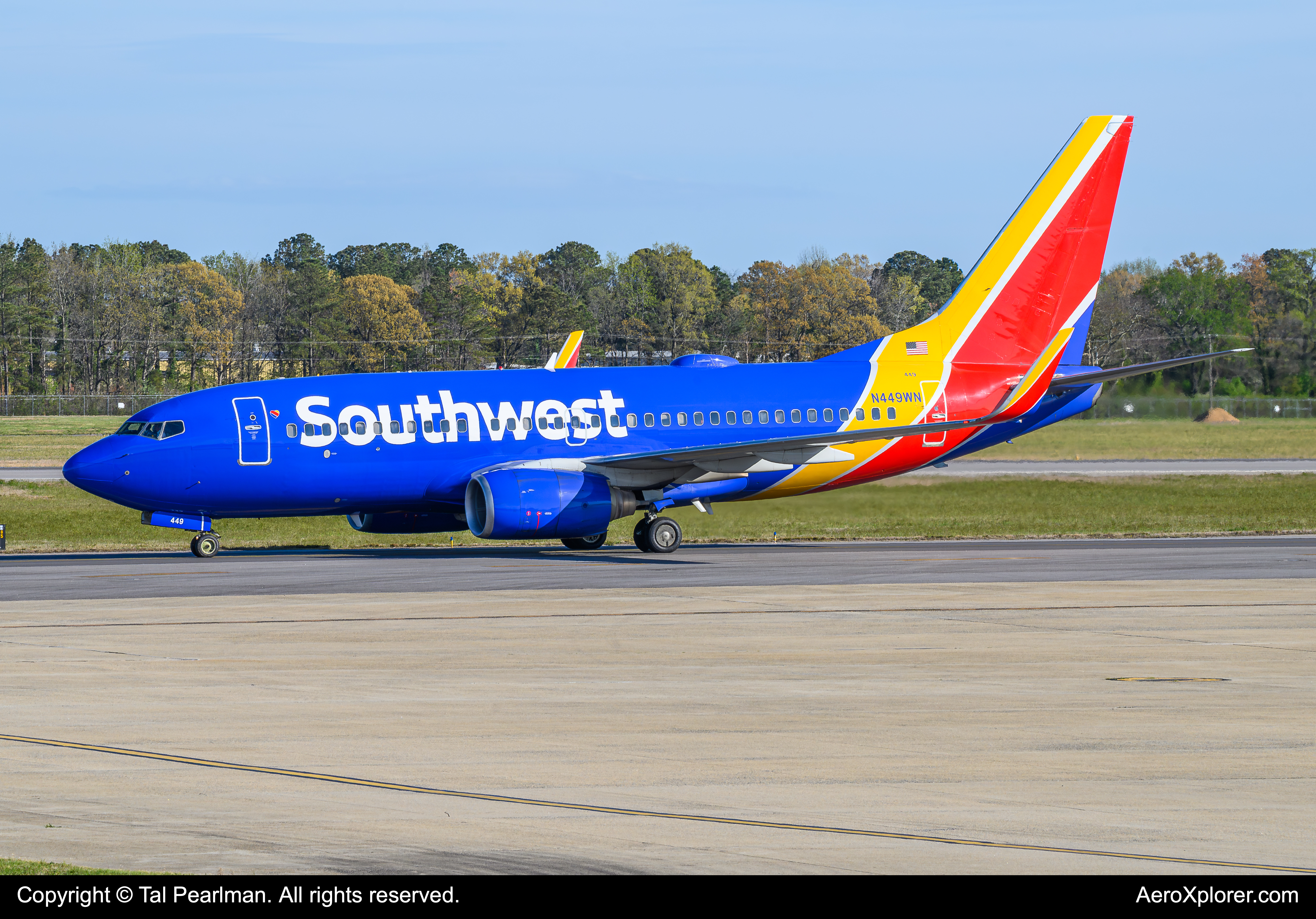Full size: Southwest Airlines Boeing 737-700 N449WN at Norfolk International Airport