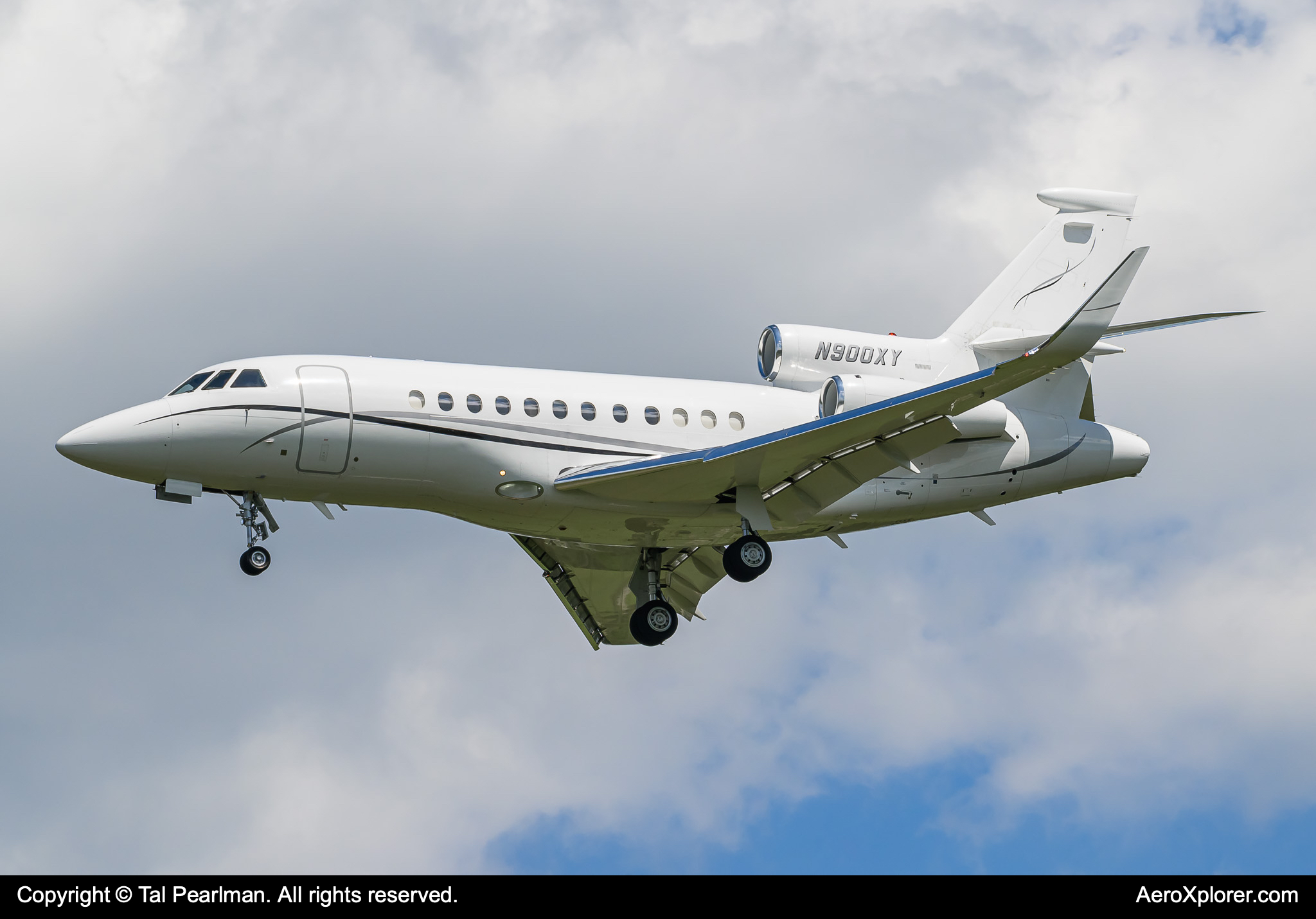 Full size: PRIVATE Dassault Falcon 900EX N900XY at Washington Dulles International Airport