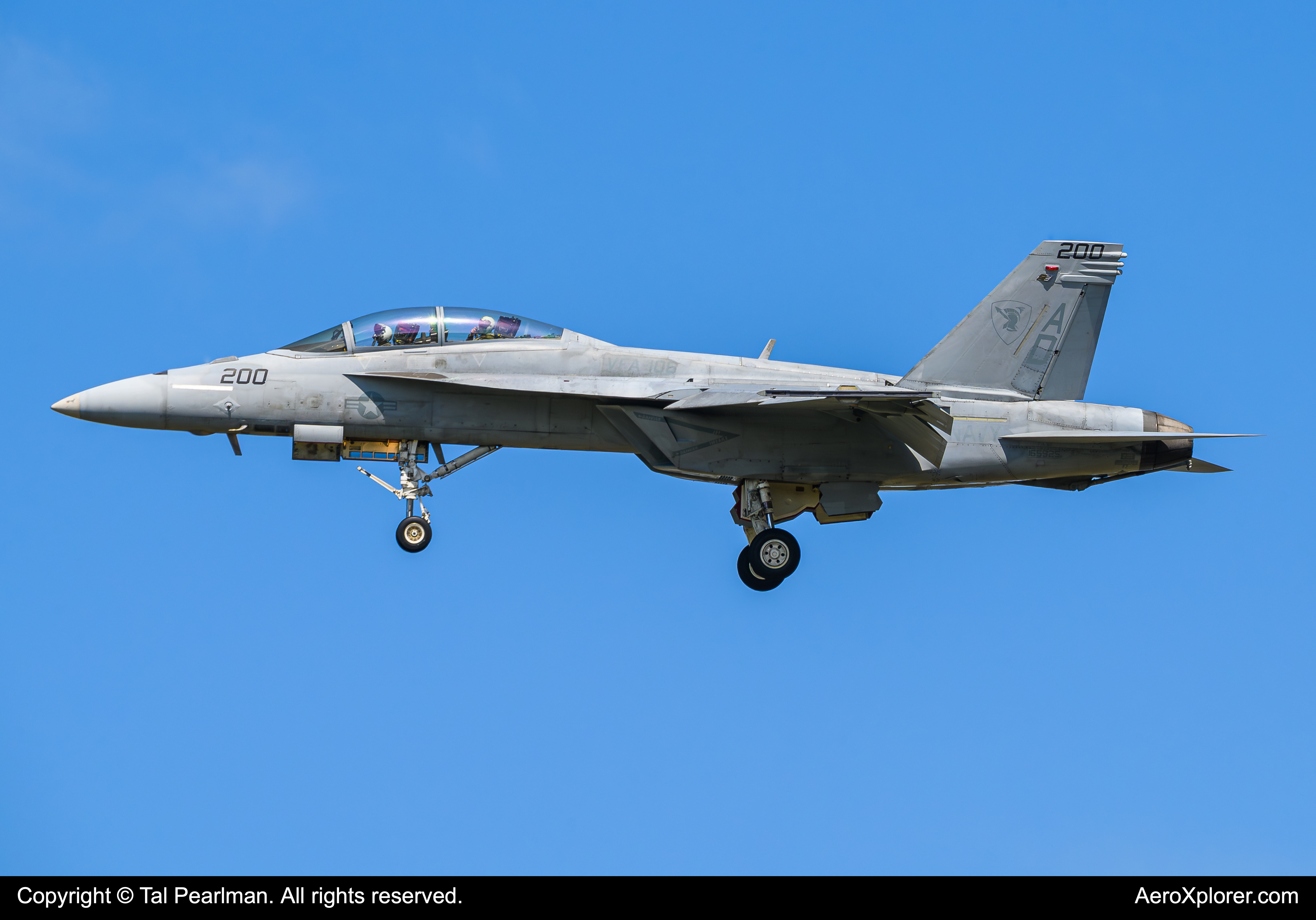 Full size: USN - United States Navy Boeing F/A-18E/F Super Hornet 165925 at Oceana Naval Air Station (Apollo Soucek Field)