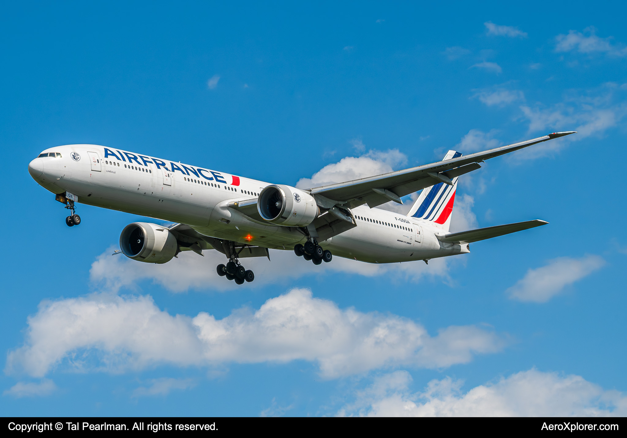 Full size: Air France Boeing 777-300ER F-GSQA at Washington Dulles International Airport