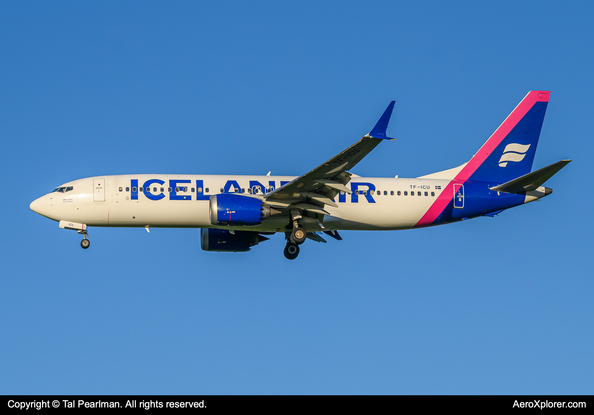 Full size: Icelandair Boeing 737 MAX 8 TF-ICU at Washington Dulles International Airport