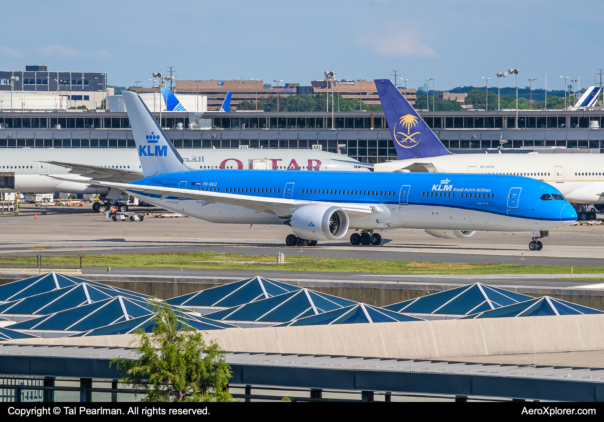 Full size: KLM Boeing 787-10 PH-BKQ at Washington Dulles International Airport