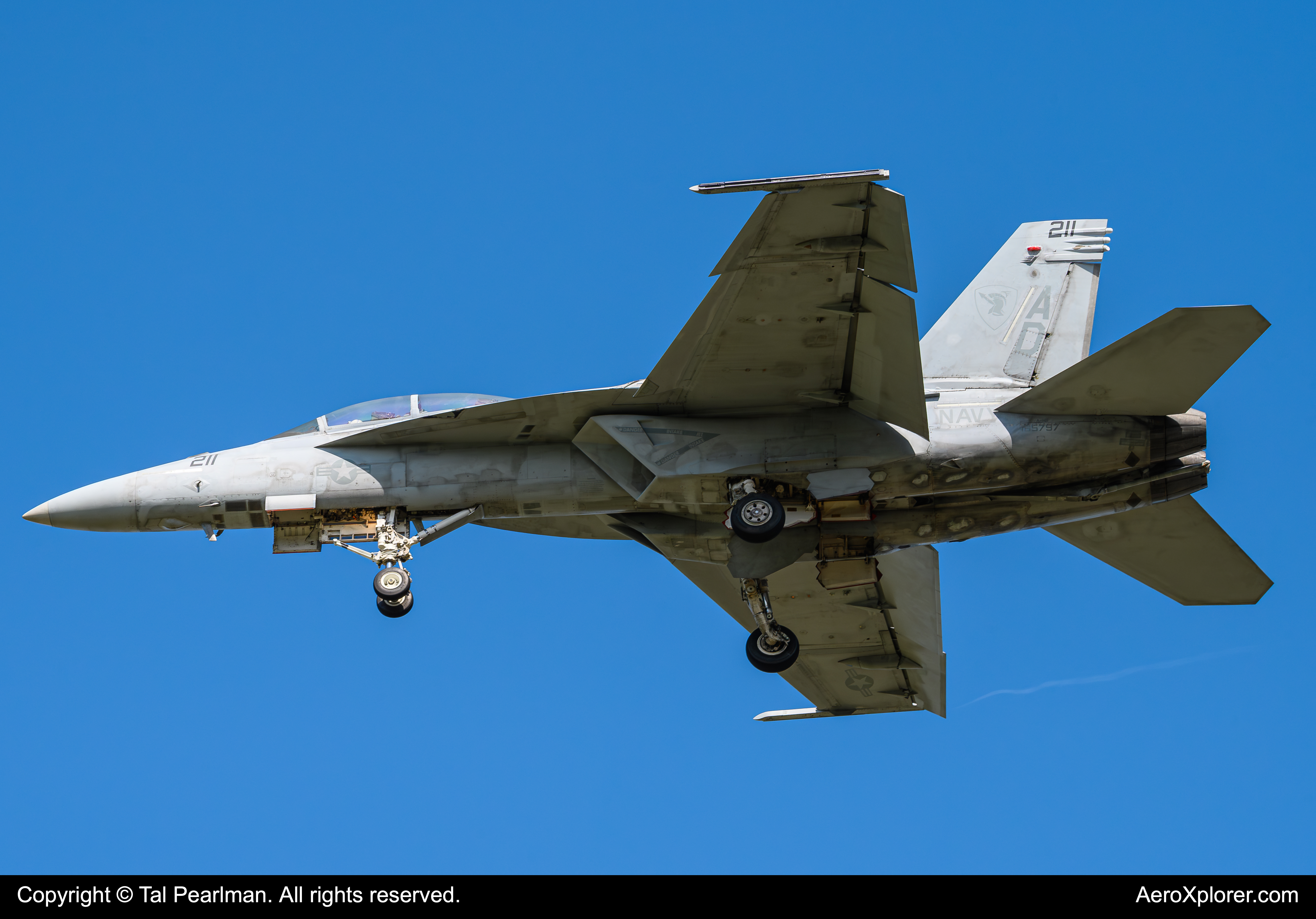 Full size: USN - United States Navy Boeing F/A-18E/F Super Hornet 165797 at Oceana Naval Air Station (Apollo Soucek Field)