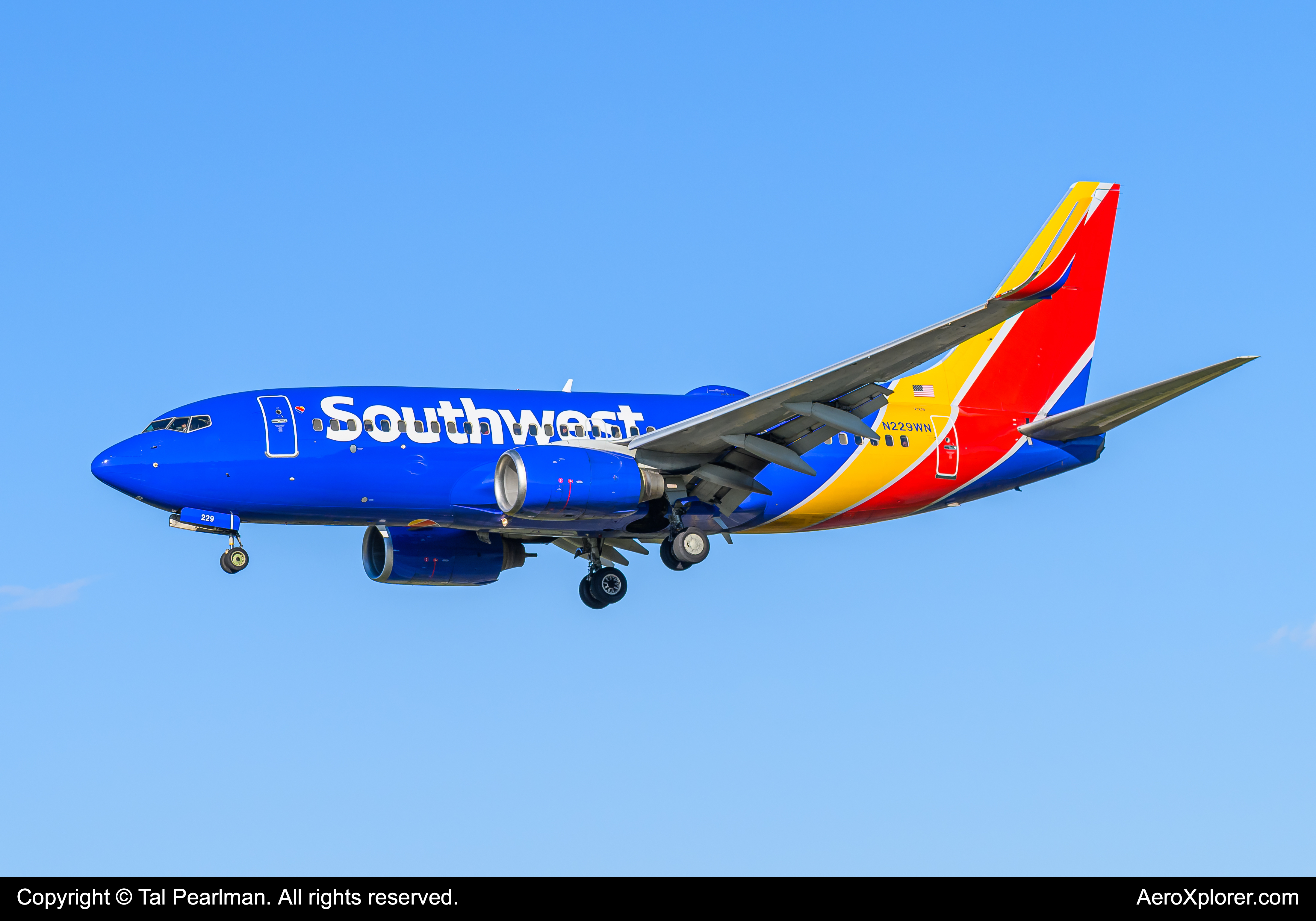 Full size: Southwest Airlines Boeing 737-700 N229WN at Baltimore/Washington International Thurgood Marshall Airport