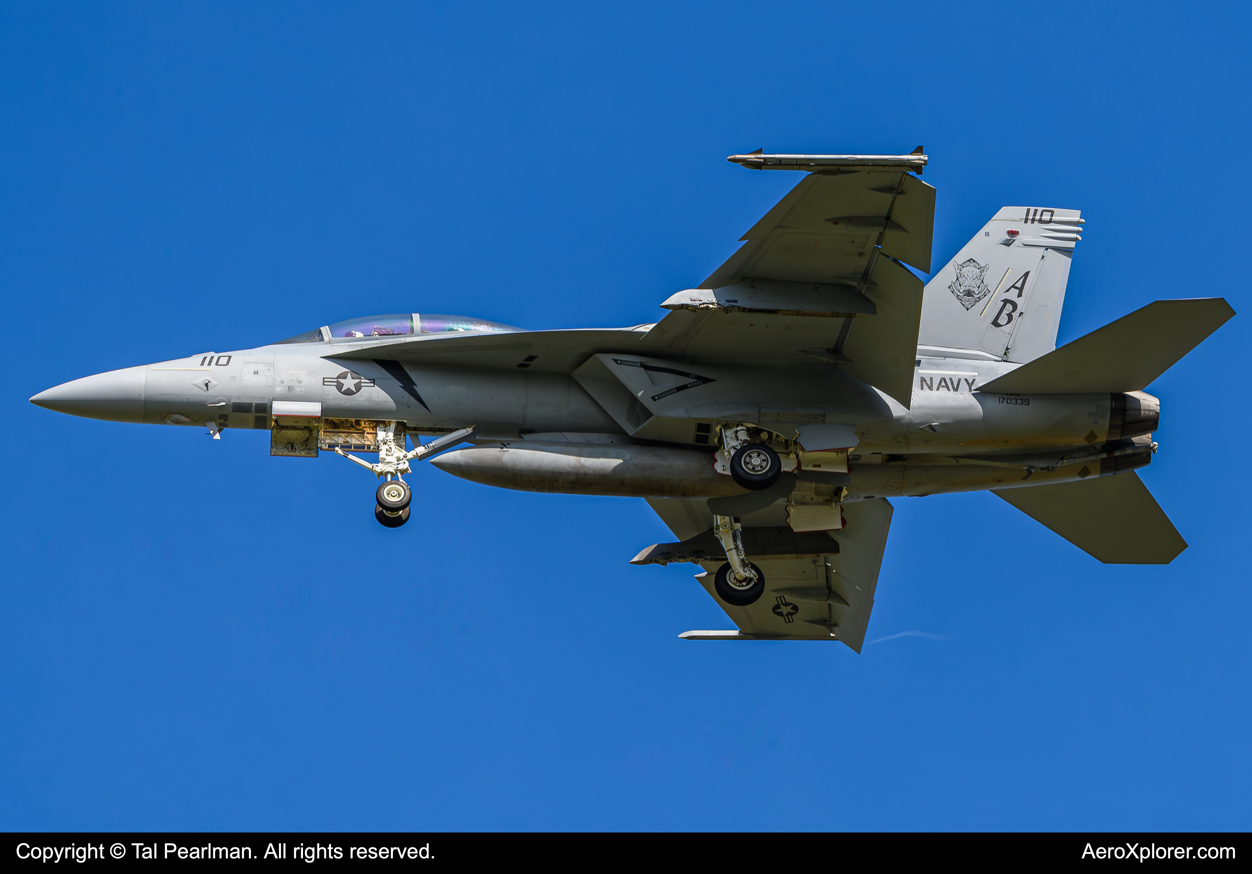 Full size: USN - United States Navy Boeing F/A-18E/F Super Hornet 170339 at Oceana Naval Air Station (Apollo Soucek Field)