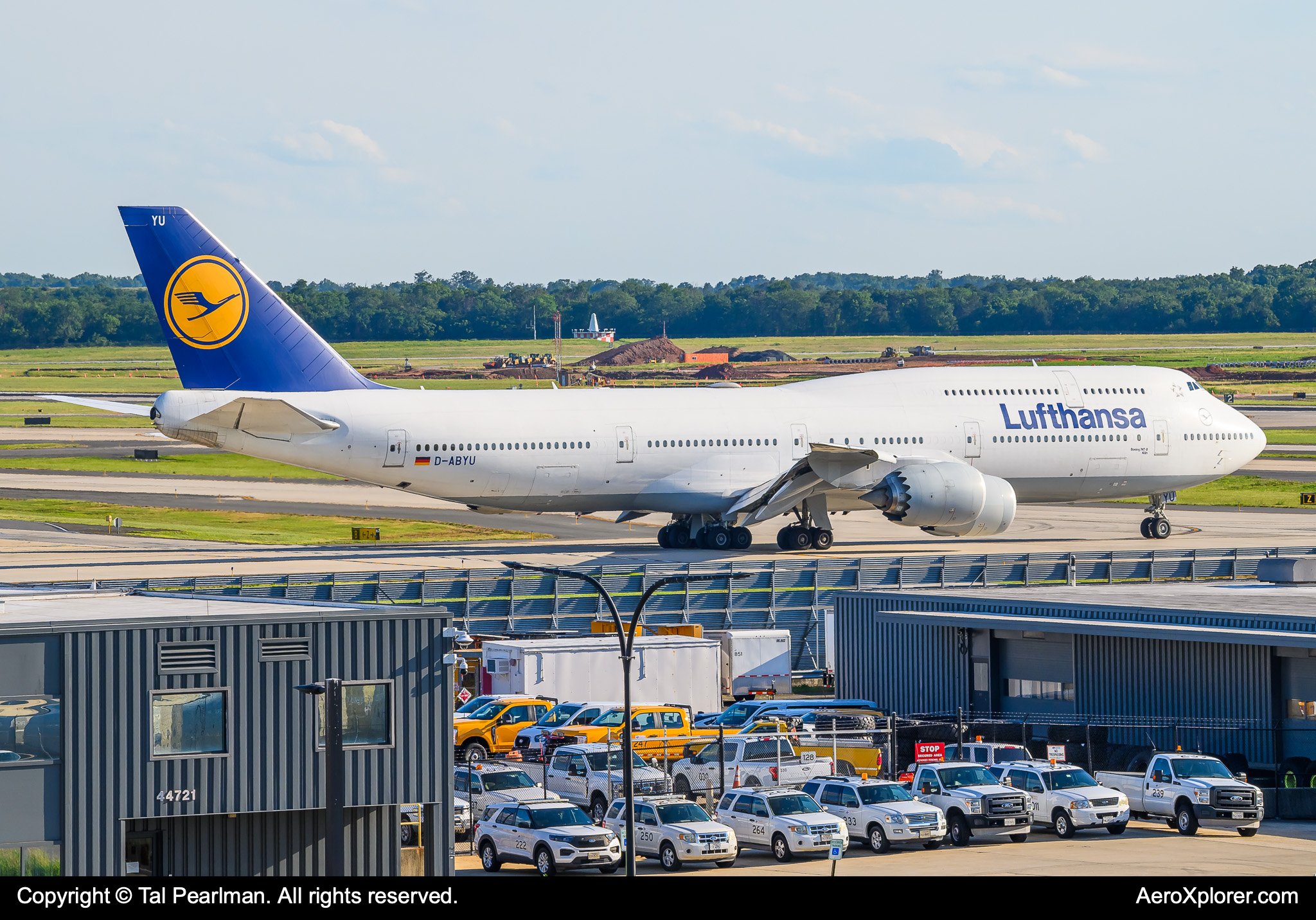 Full size: Lufthansa Boeing 747-8i D-ABYU at Washington Dulles International Airport