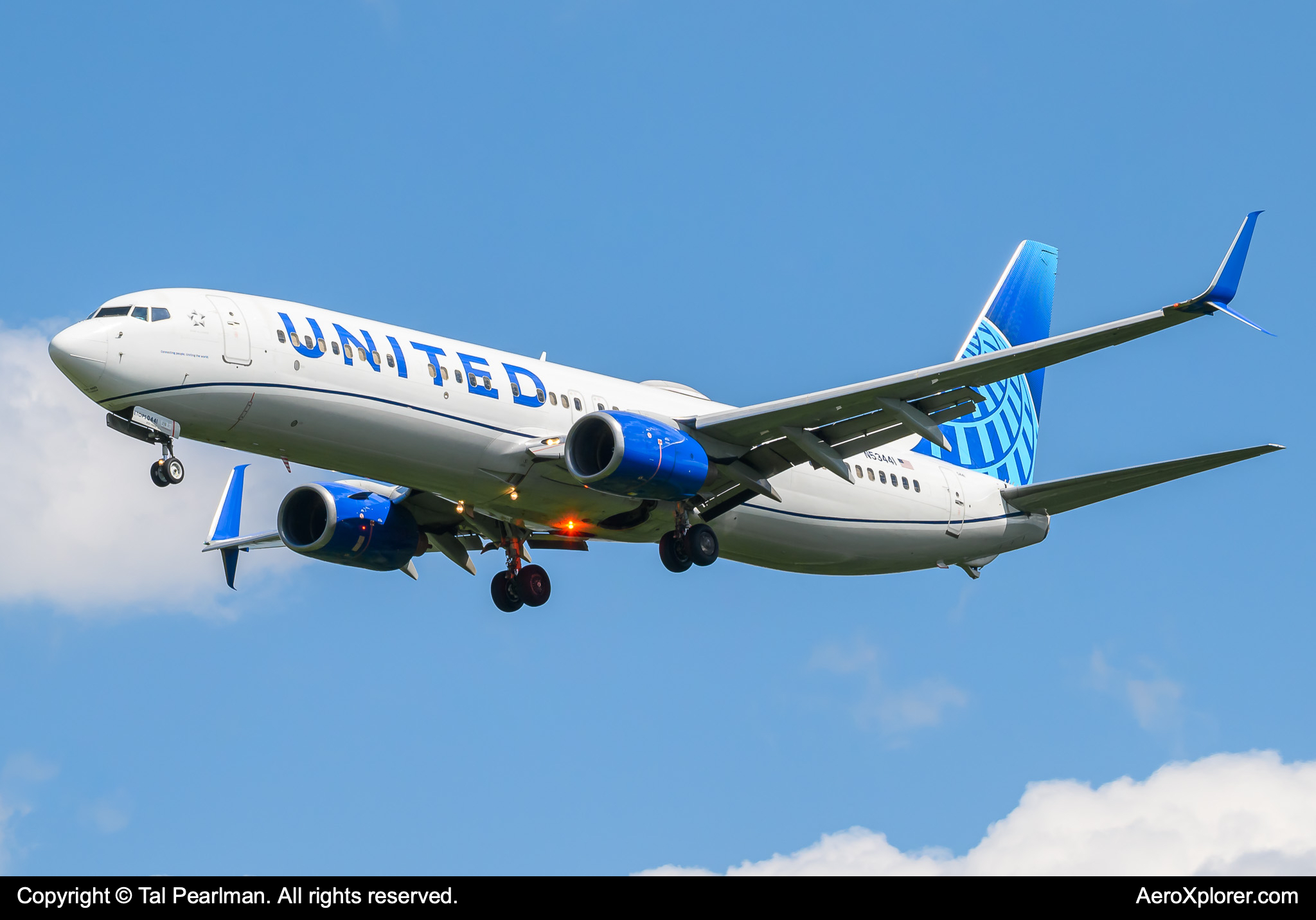 Full size: United Airlines Boeing 737-900ER N53441 at Washington Dulles International Airport