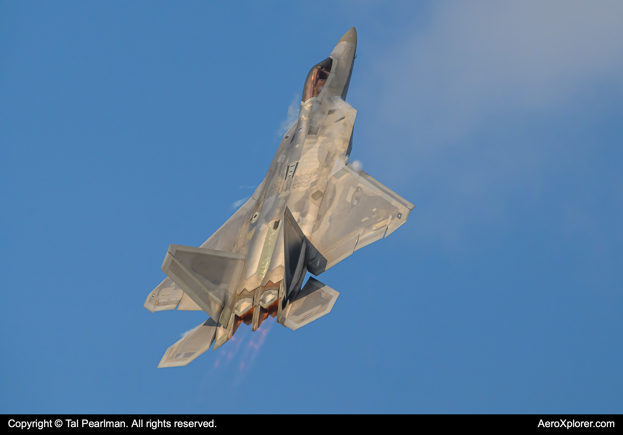 Full size: USAF - United States Air Force Lockheed Martin F-22A Raptor 06-4122 at Wittman Regional Airport