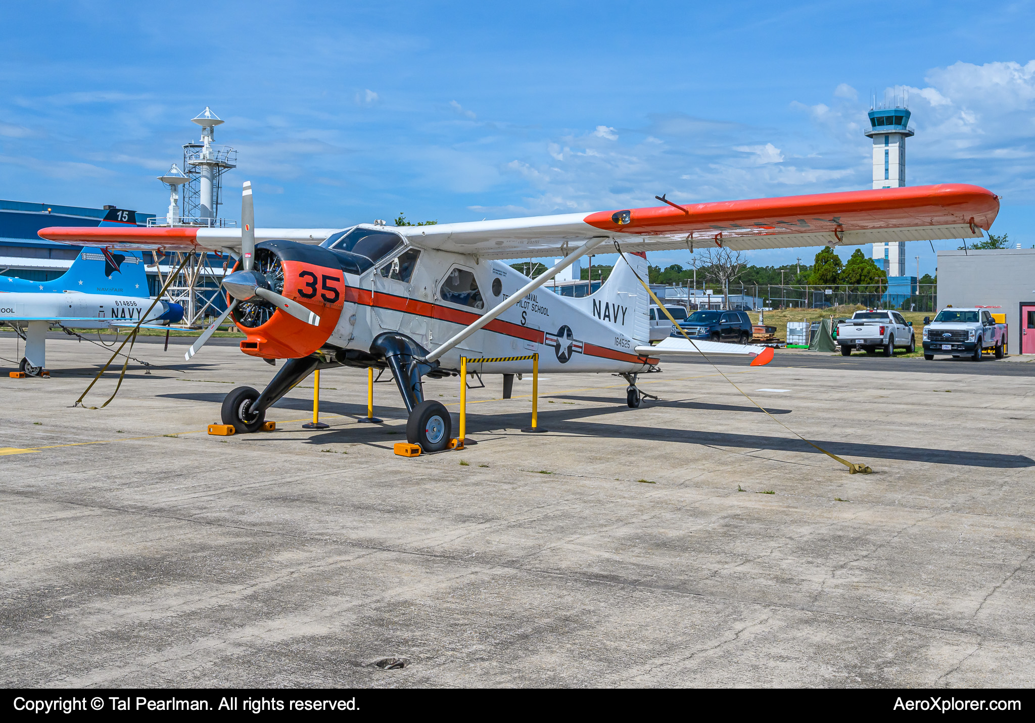Full size: USN - United States Navy De Havilland U-6A Beaver 164525 at Patuxent River Naval Air Station
