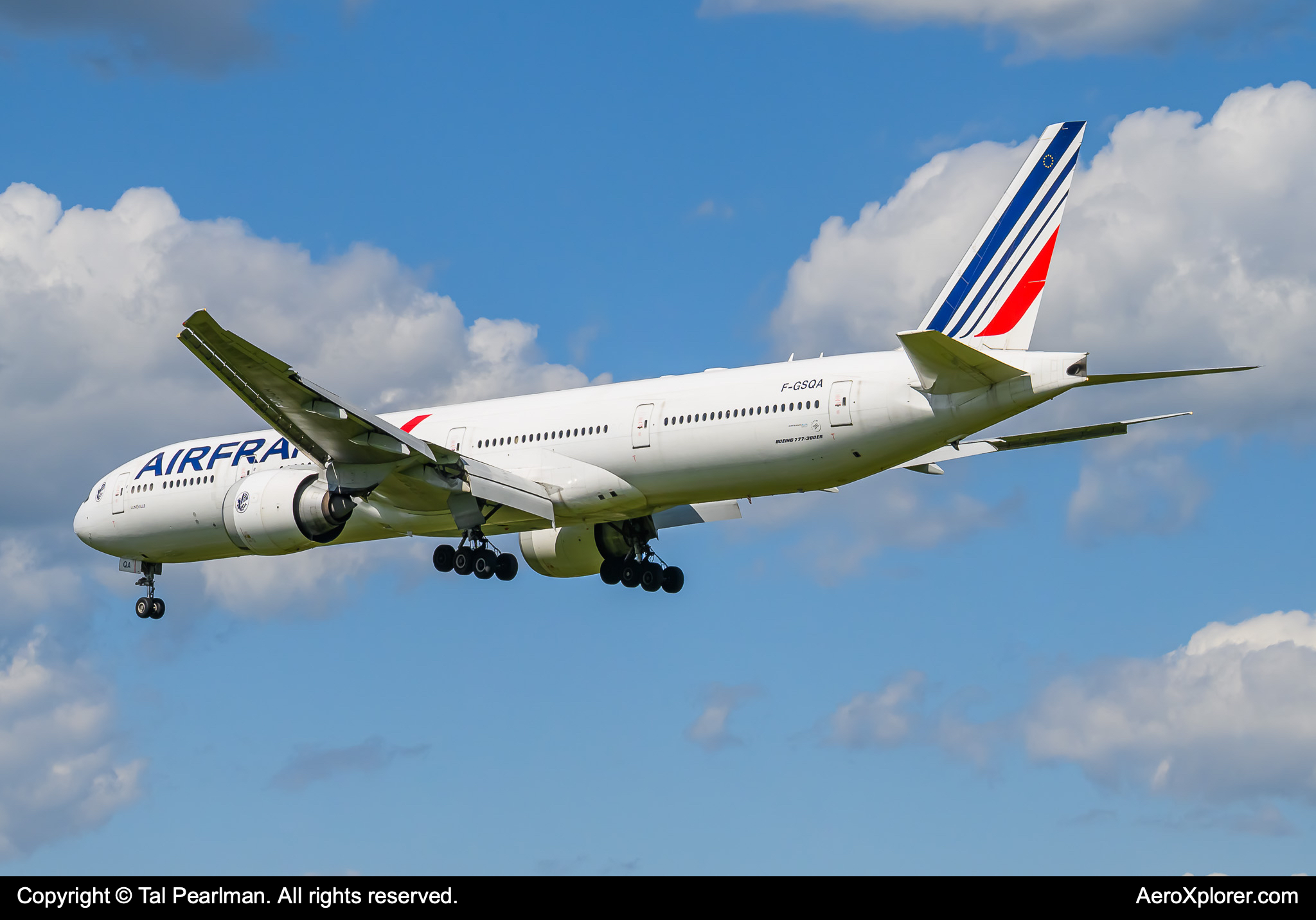 Full size: Air France Boeing 777-300ER F-GSQA at Washington Dulles International Airport