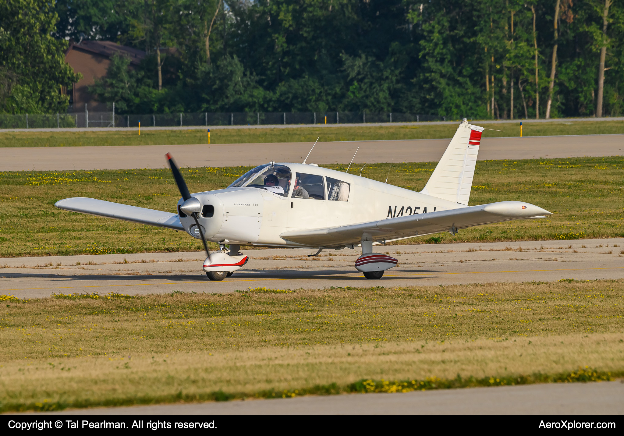 Full size: PRIVATE Piper PA-28 N425AJ at Wittman Regional Airport