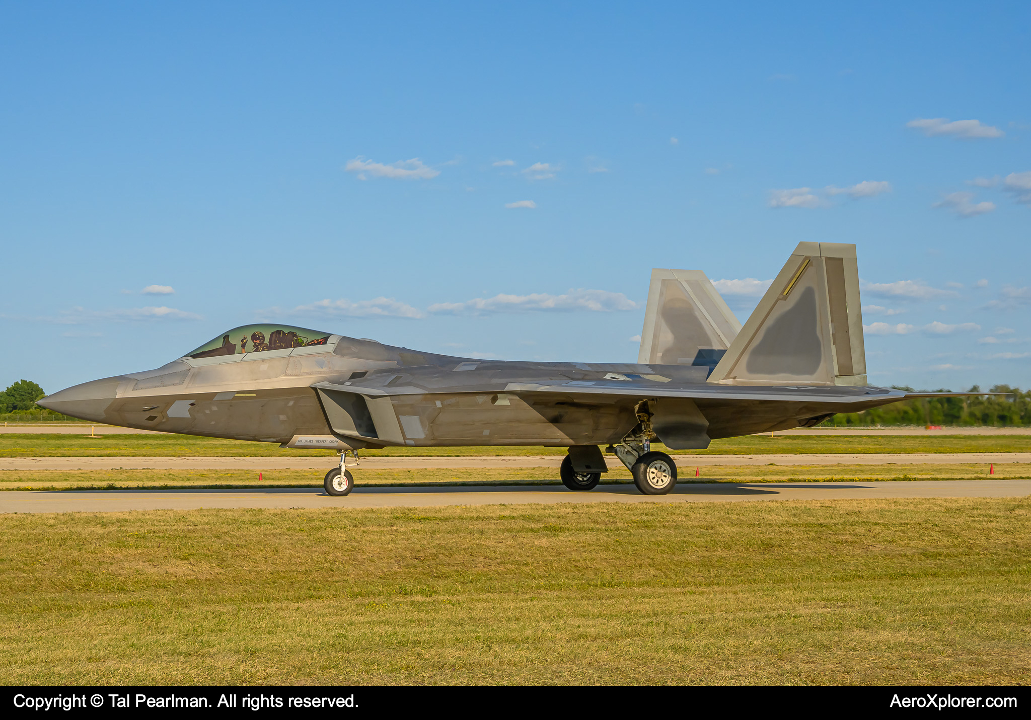 Full size: USAF - United States Air Force Lockheed Martin F-22A Raptor 06-4122 at Wittman Regional Airport