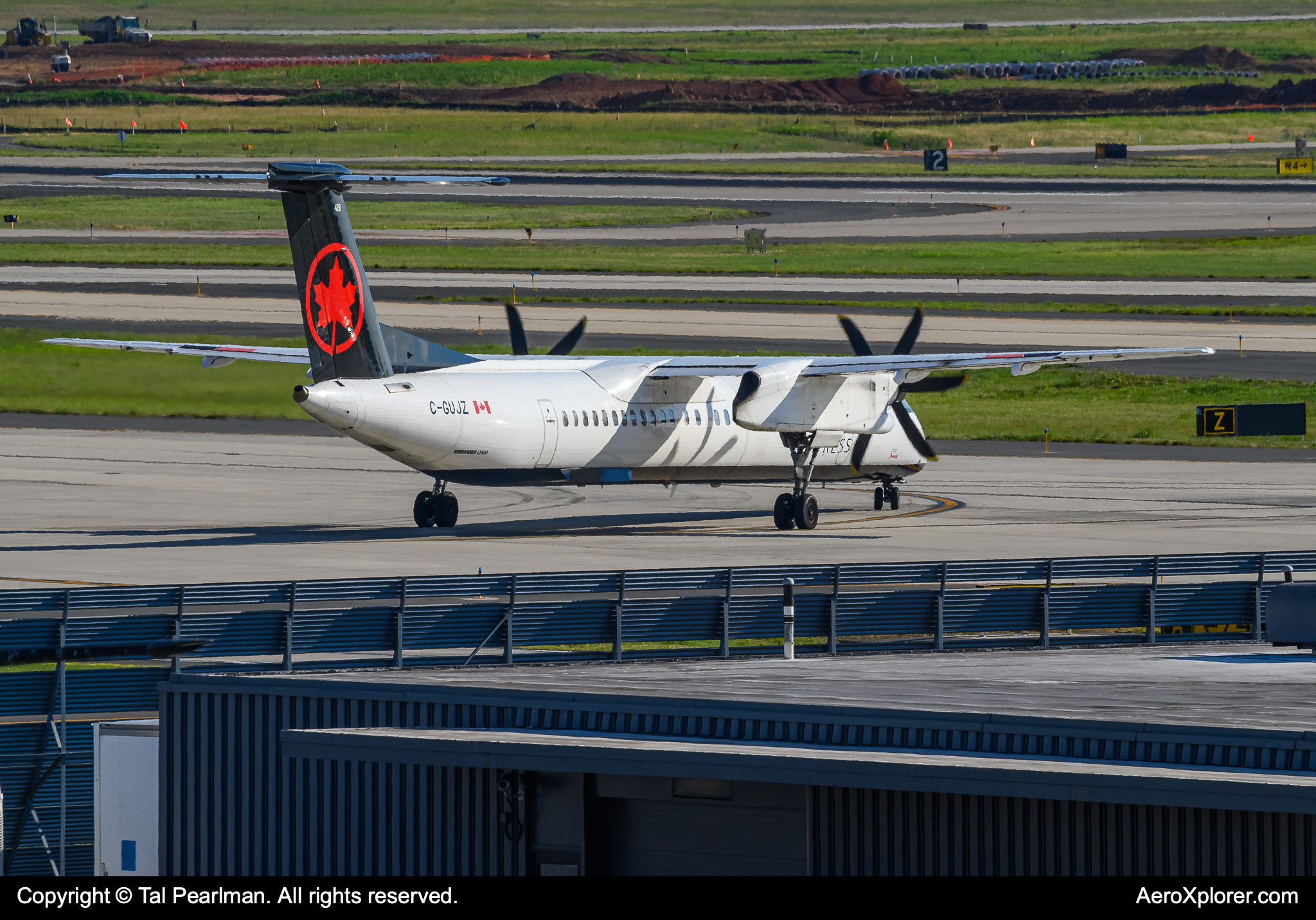Full size: Air Canada Express De Havilland Dash-8 q400 C-GUJZ at Washington Dulles International Airport