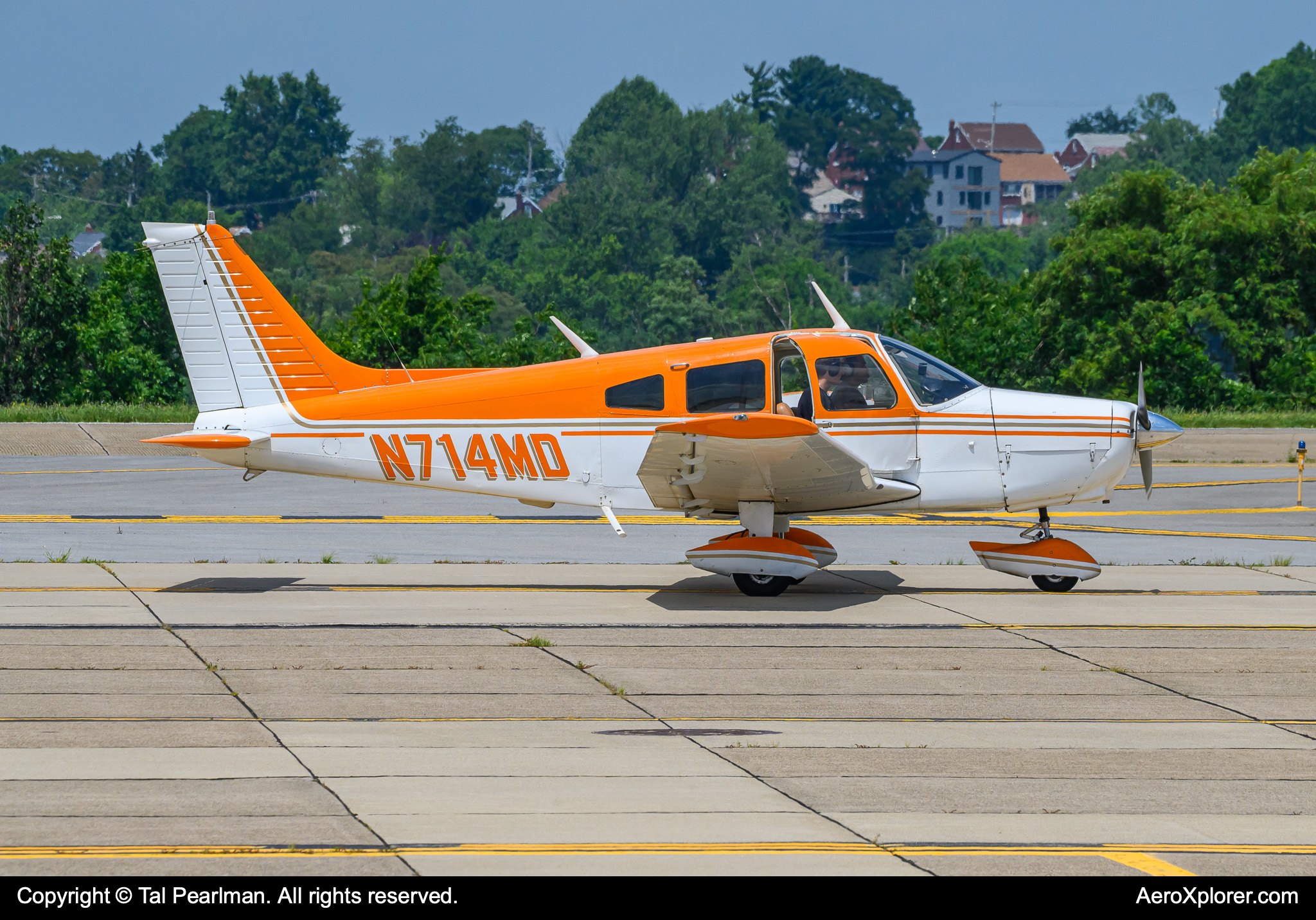 Full size: Private  Piper PA-28 N714MD at Pittsburgh Allegheny County Airport