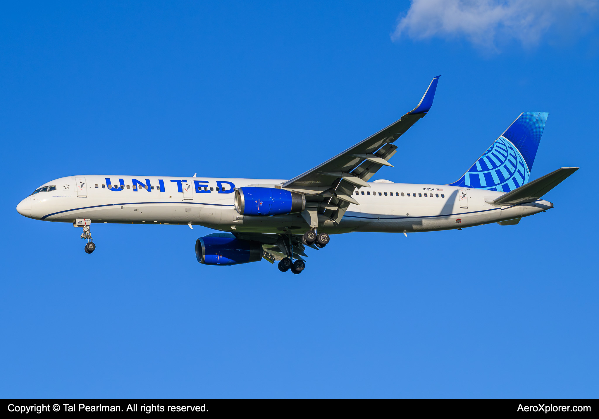 Full size: United Airlines Boeing 757-200 N12114 at Washington Dulles International Airport