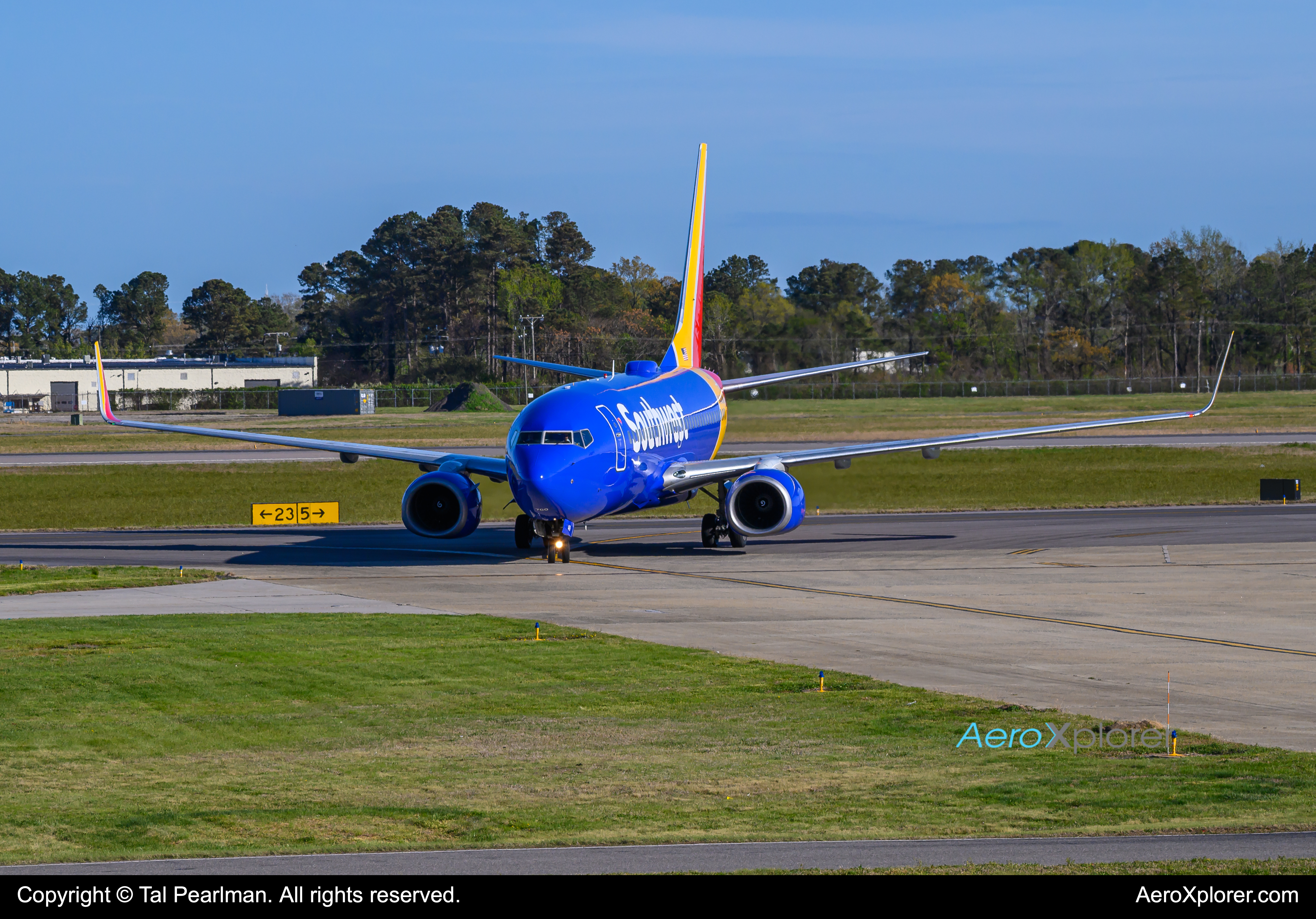 Full size: Southwest Airlines Boeing 737-700 N449WN at Norfolk International Airport