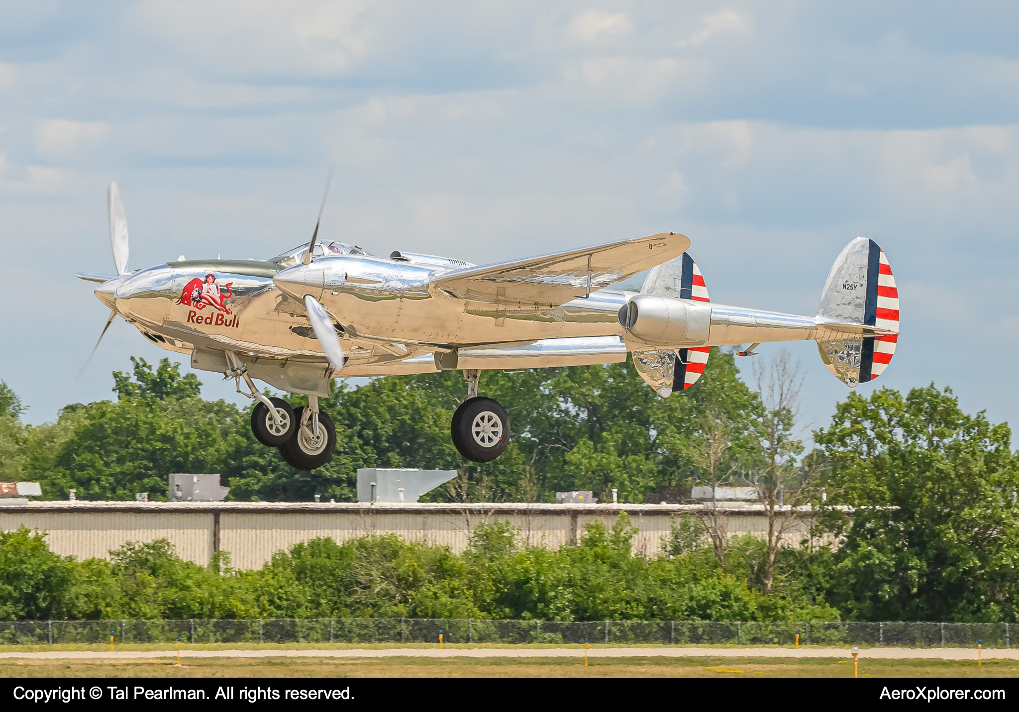 Full size: The Flying Bulls Lockheed P-38 Lightning N25Y at Wittman Regional Airport