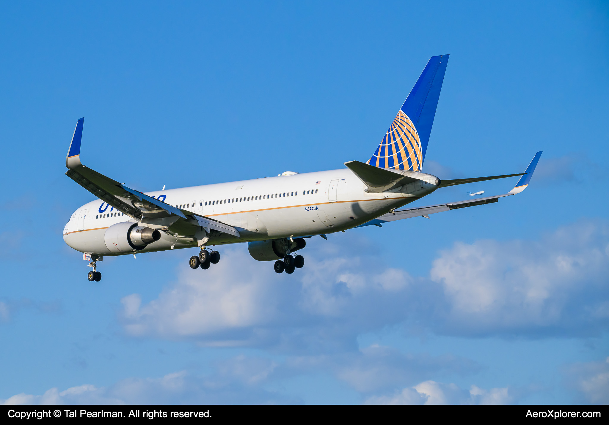 Full size: United Airlines Boeing 767-300ER N644UA at Washington Dulles International Airport