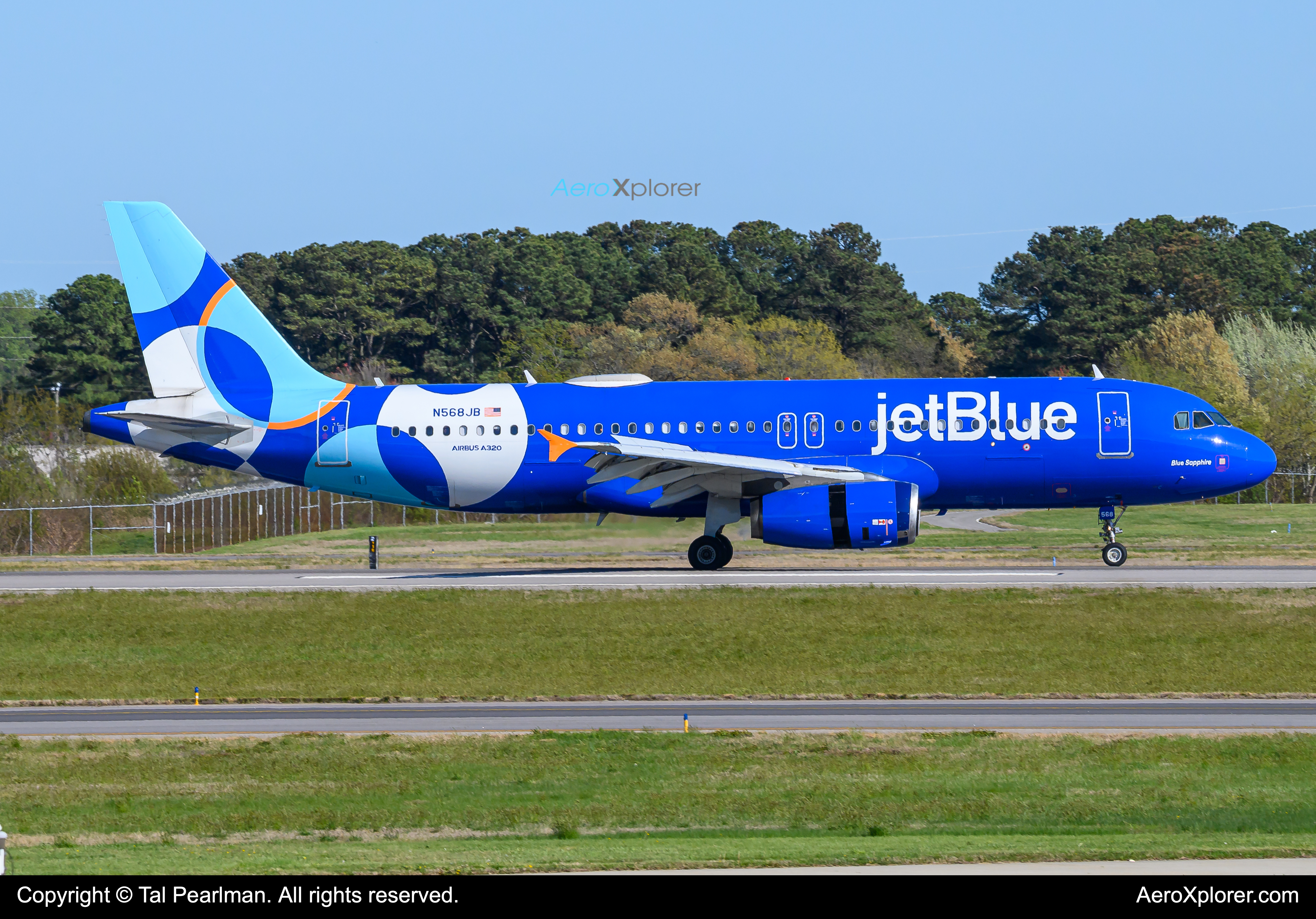 Full size: JetBlue Airways Airbus A320 N568JB at Norfolk International Airport