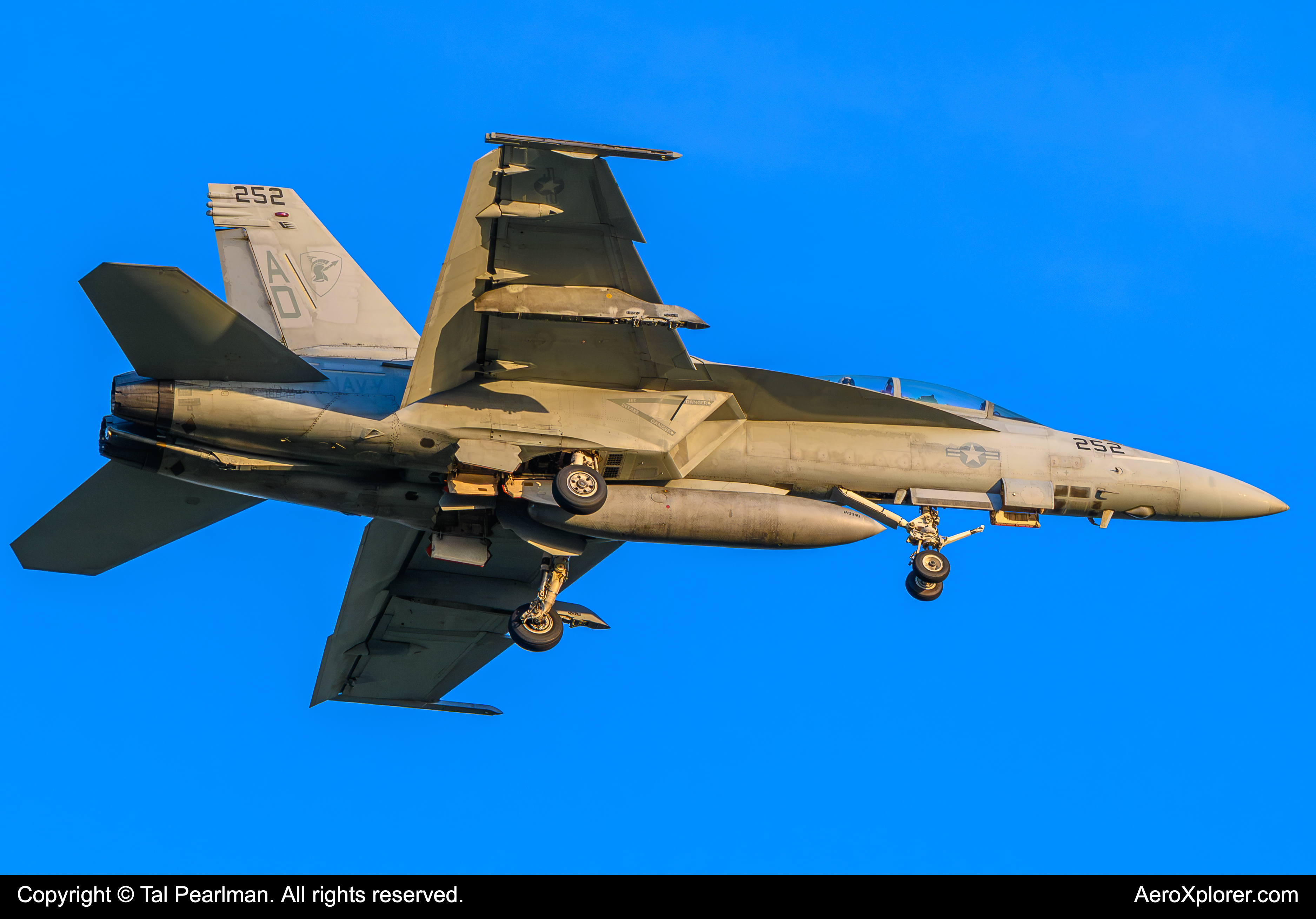 Full size: USN - United States Navy Boeing F/A-18E/F Super Hornet 16-8493 at Oceana Naval Air Station (Apollo Soucek Field)