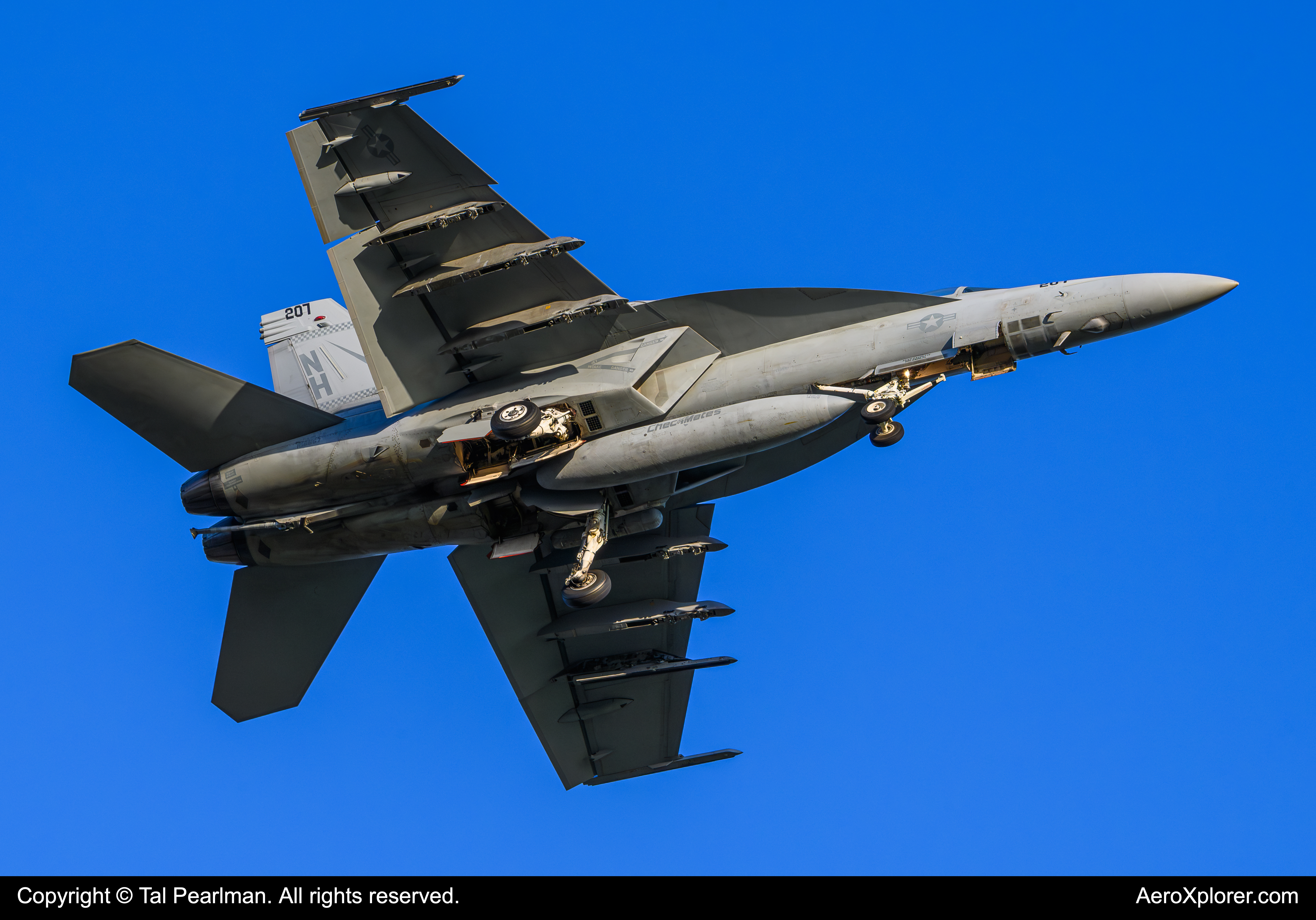Full size: USN - United States Navy Boeing F/A-18E/F Super Hornet 166657 at Oceana Naval Air Station (Apollo Soucek Field)