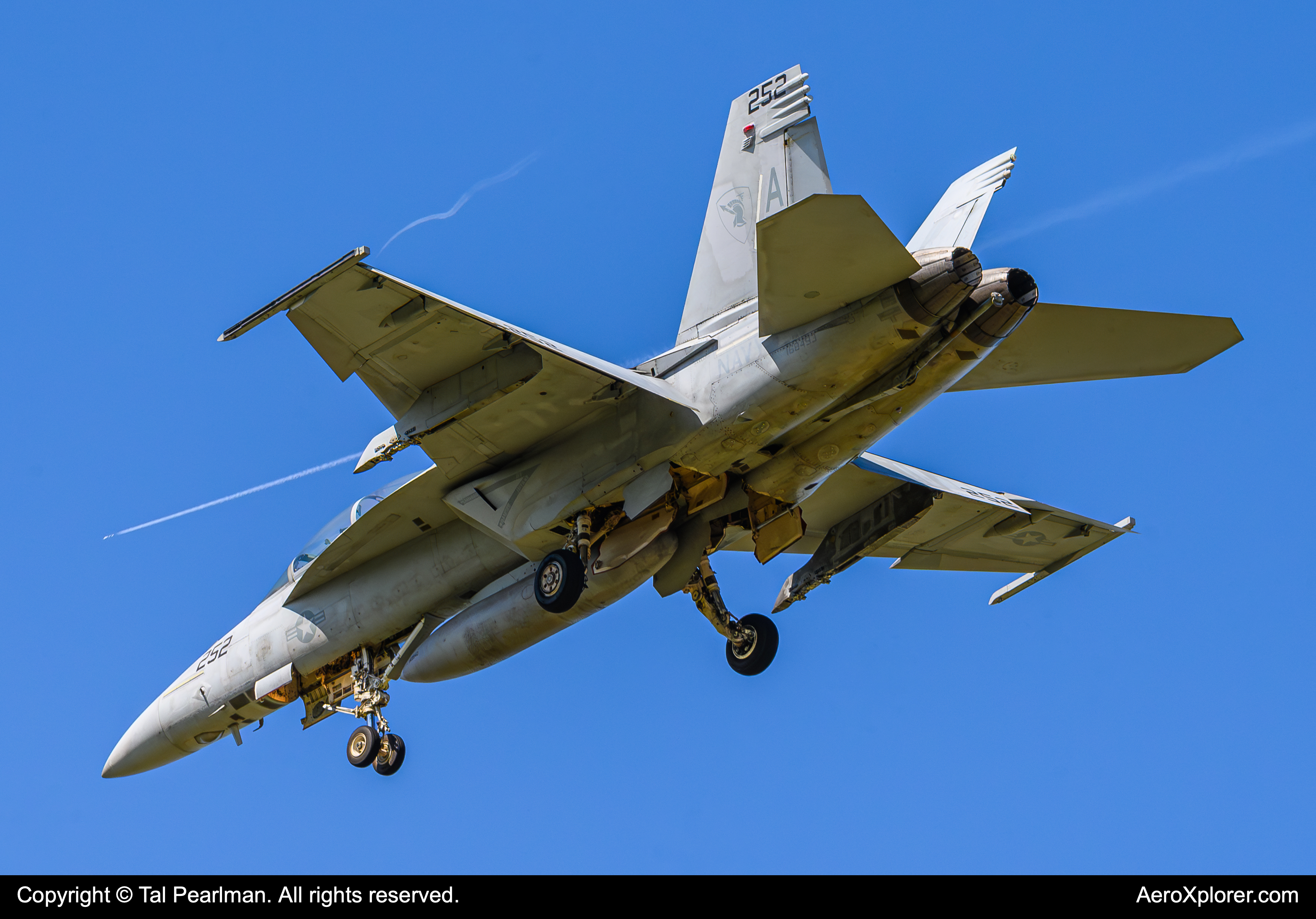 Full size: USN - United States Navy Boeing F/A-18E/F Super Hornet 168493 at Oceana Naval Air Station (Apollo Soucek Field)