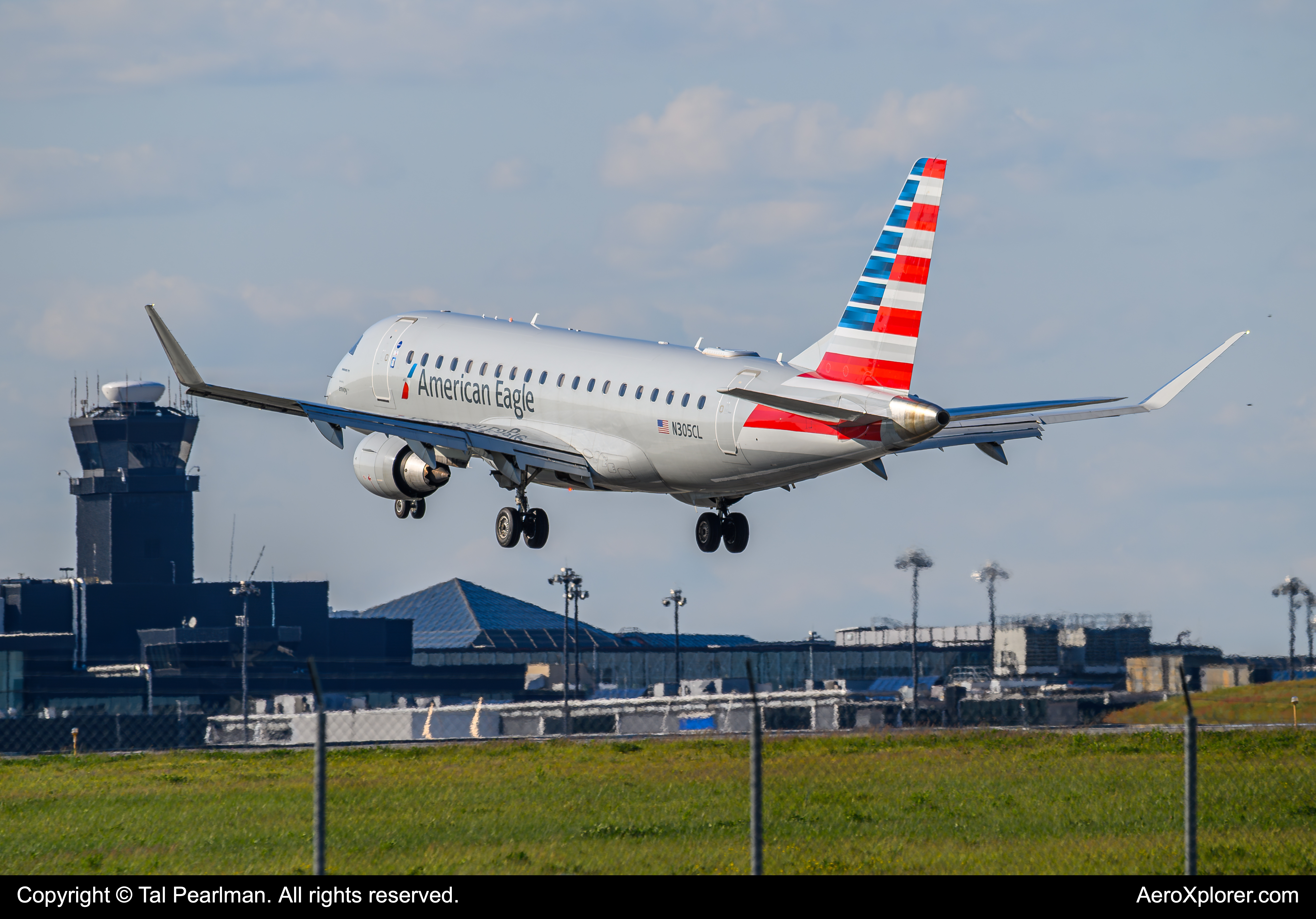 Full size: American Airlines Embraer E175 N305CL at Baltimore/Washington International Thurgood Marshall Airport