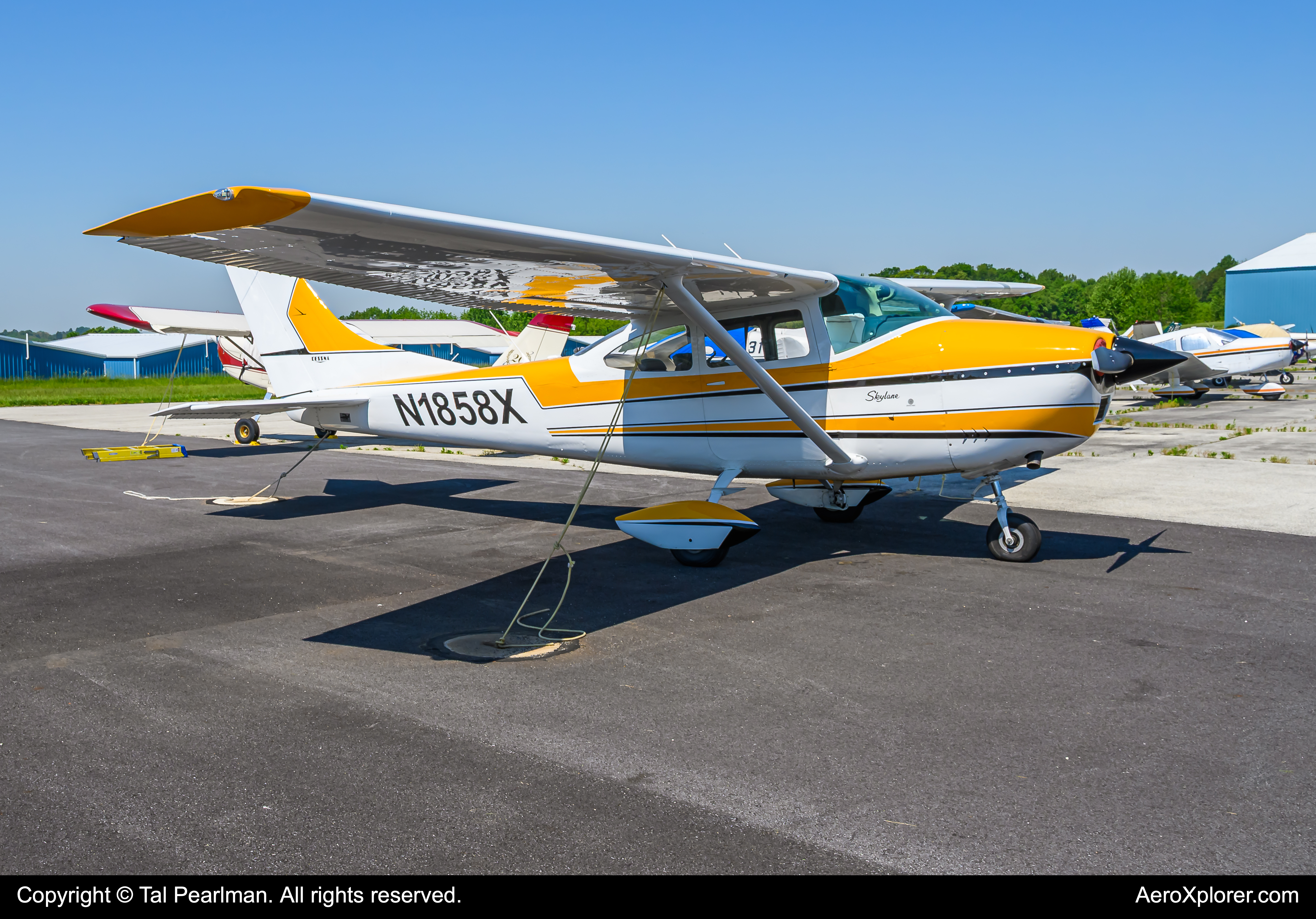 Full size: PRIVATE Cessna 182 Skylane N1858X at New Garden Airport