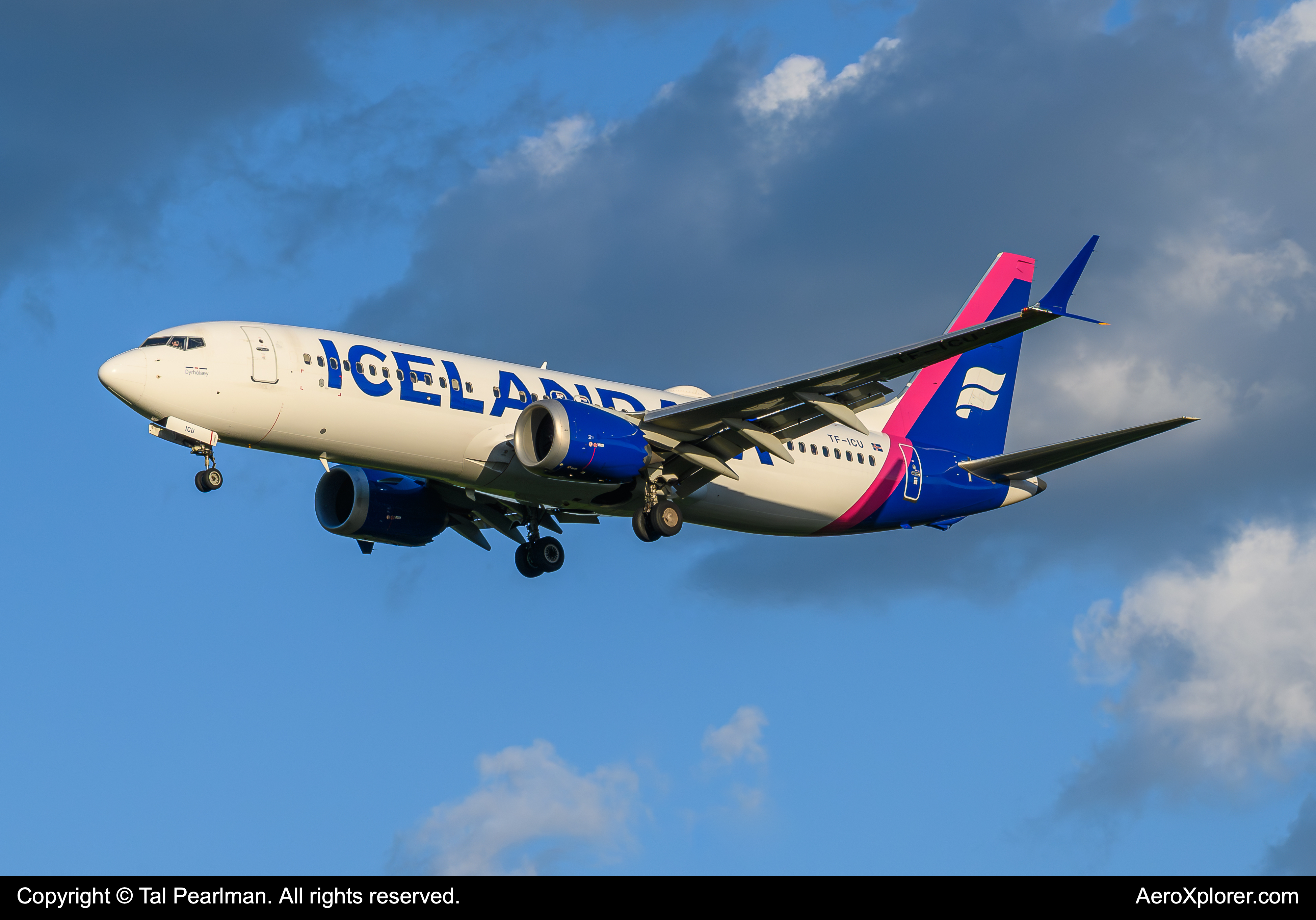Full size: Icelandair Boeing 737 MAX 8 TF-ICU at Washington Dulles International Airport